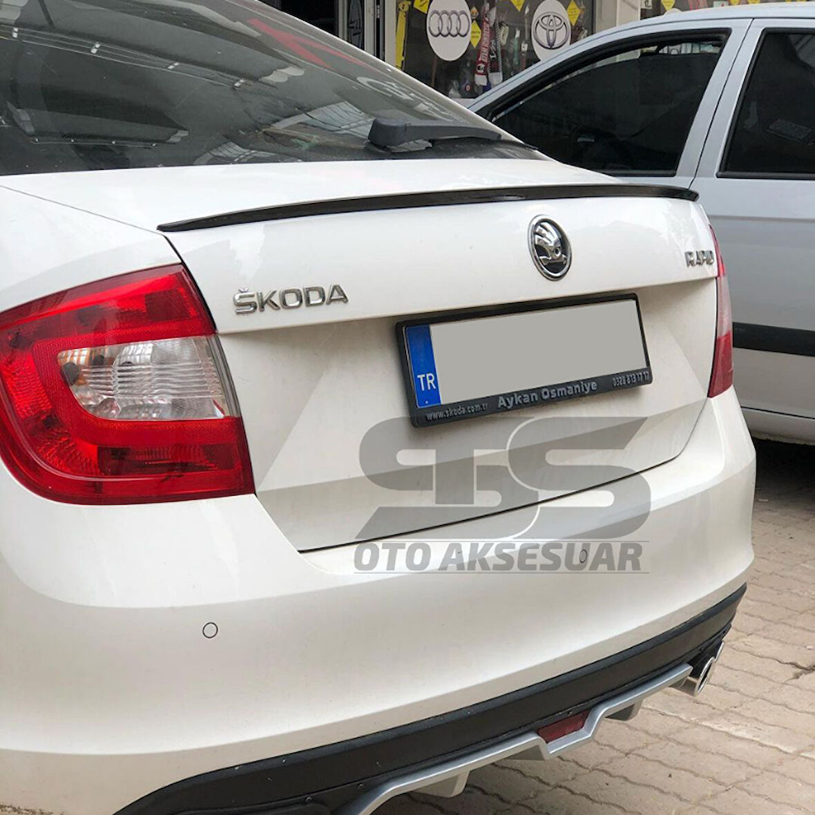 Skoda Rapid Bagaj Üstü Slim Spoiler Piano Black Parlak Siyah