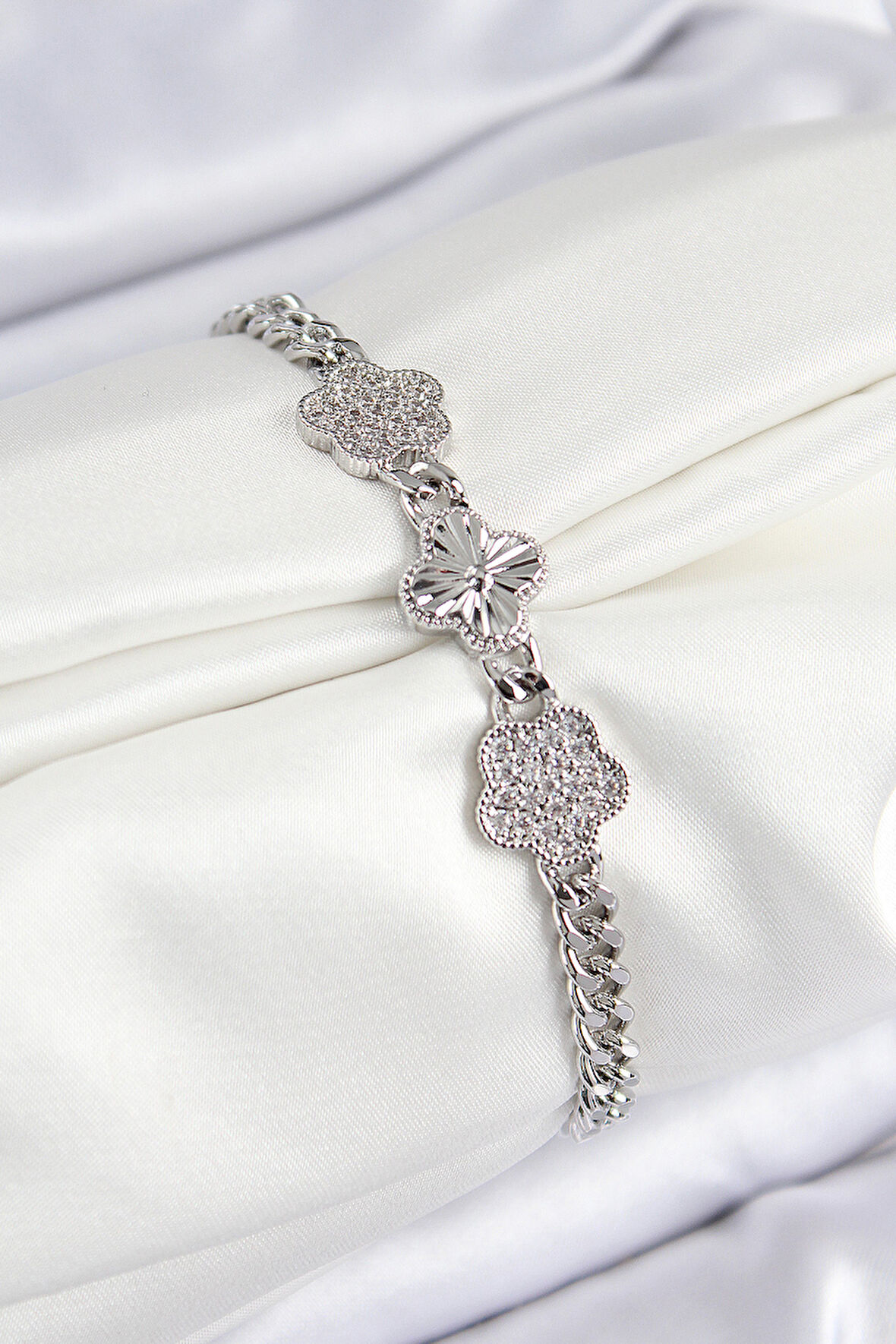 Pirinç Zirkon Taşlı Yonca Model Gümüş Renk Kadın Bileklik