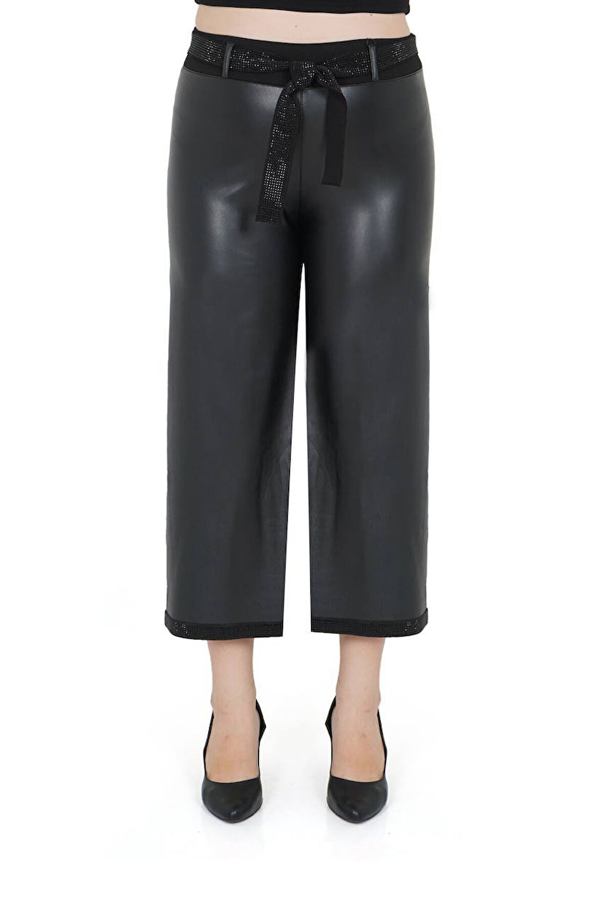 Büyük Beden Deri Toparlayıcı Yüksek Bel Kemeri Taşlı Boru Paça Kadın Pantolon