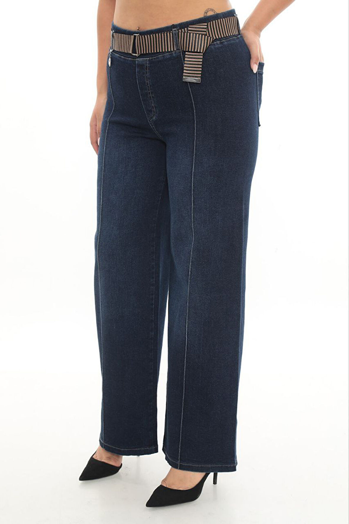 Büyük Beden Toparlayıcı Kemerli Yüksek Bel Boru Paça Denim Kadın Pantolon