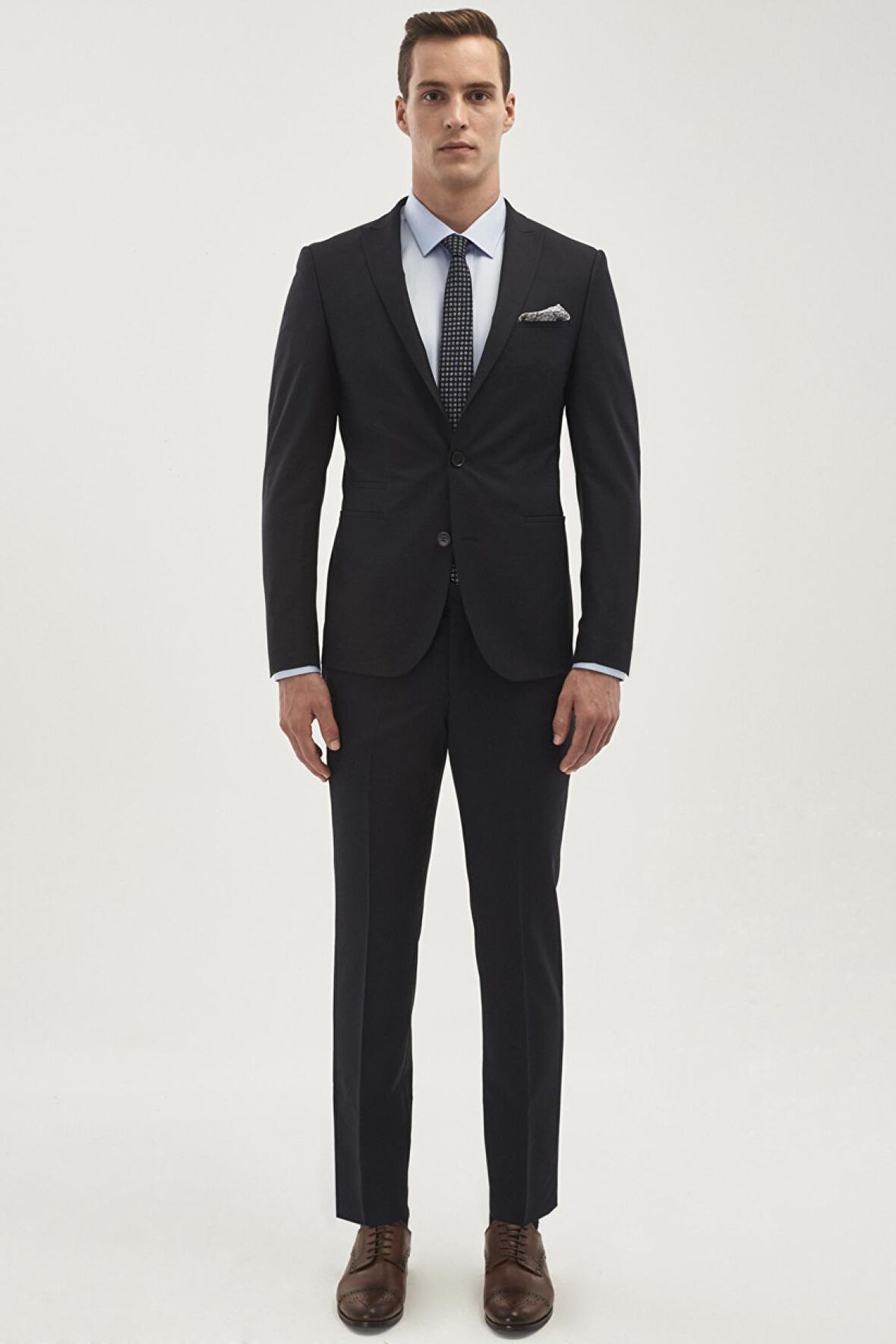 Erkek Lacivert Ekstra Slim Fit Dar Kesim Kırlangıç Yaka Yünlü Su Ve Leke Tutmayan Nano Takım Elbise