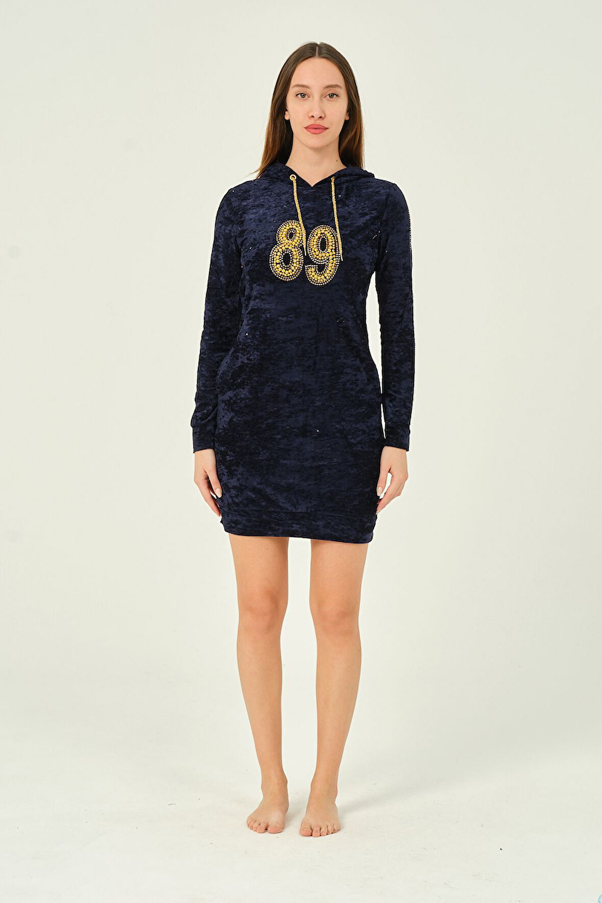 Cepli Kapüşonlu Taş Detaylı Kadife Uzun Kollu Kısa Elbise