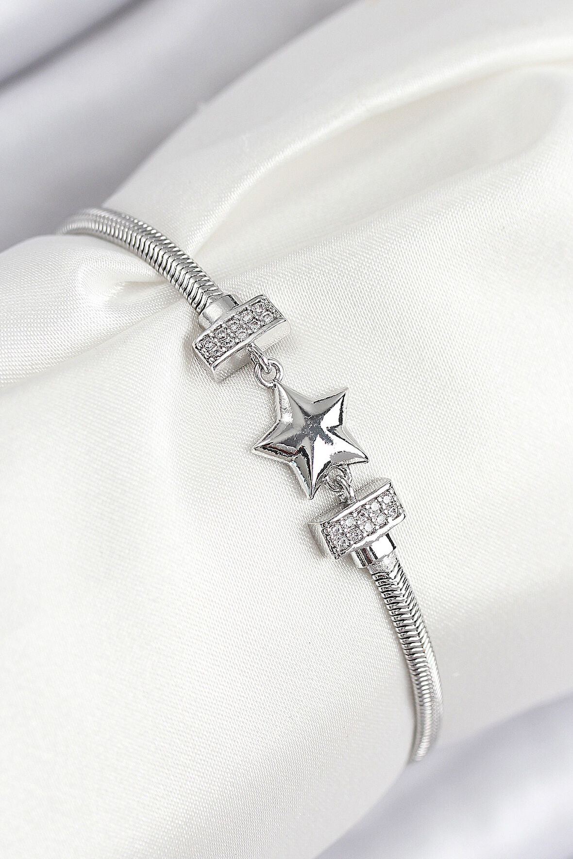 Pirinç Zirkon Taşlı Yonca Model Gümüş Renk Kadın Bileklik