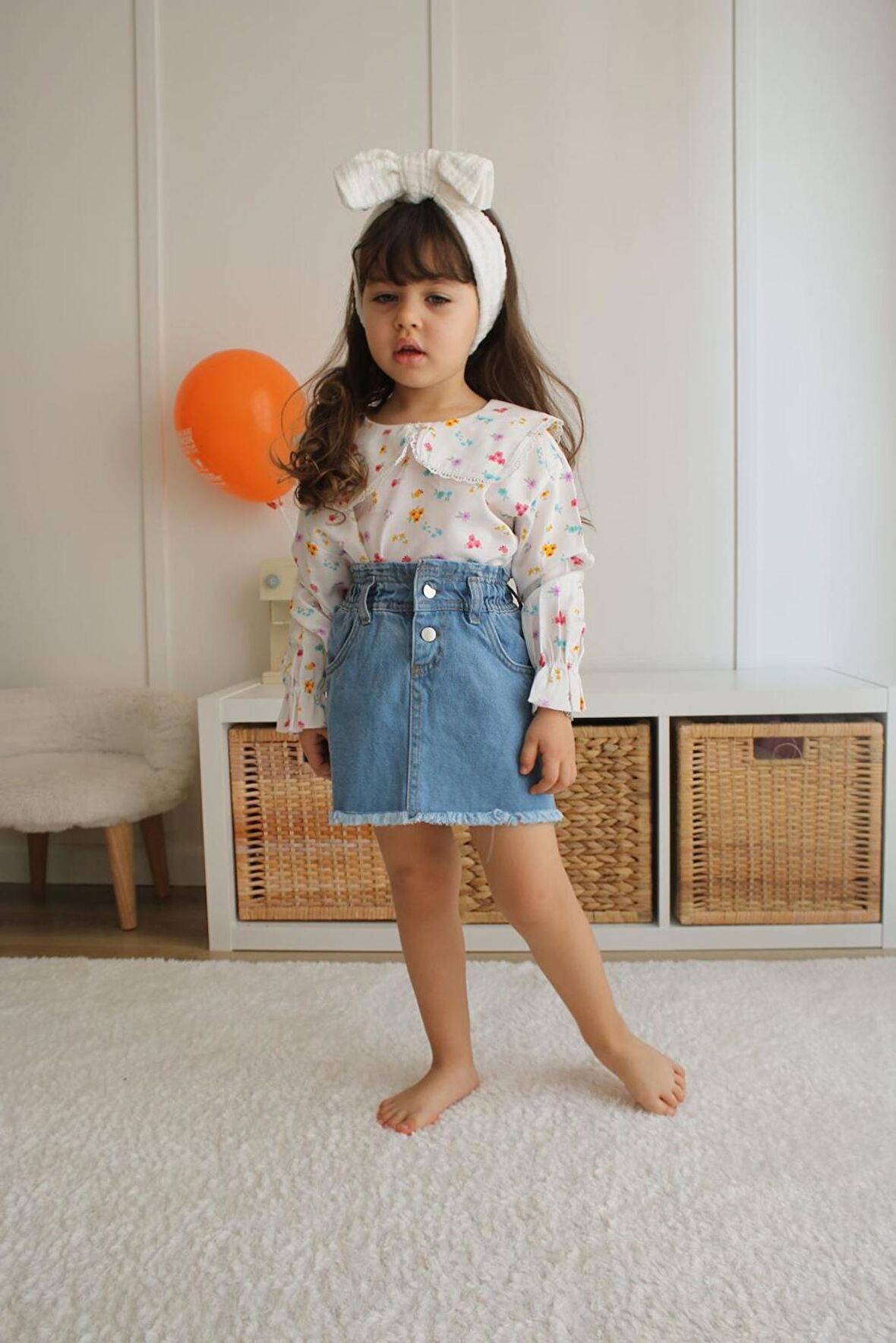 KIZ ÇOCUK DESENLİ BEBE YAKALI KOT ETEKLİ İKİLİ TAKIM