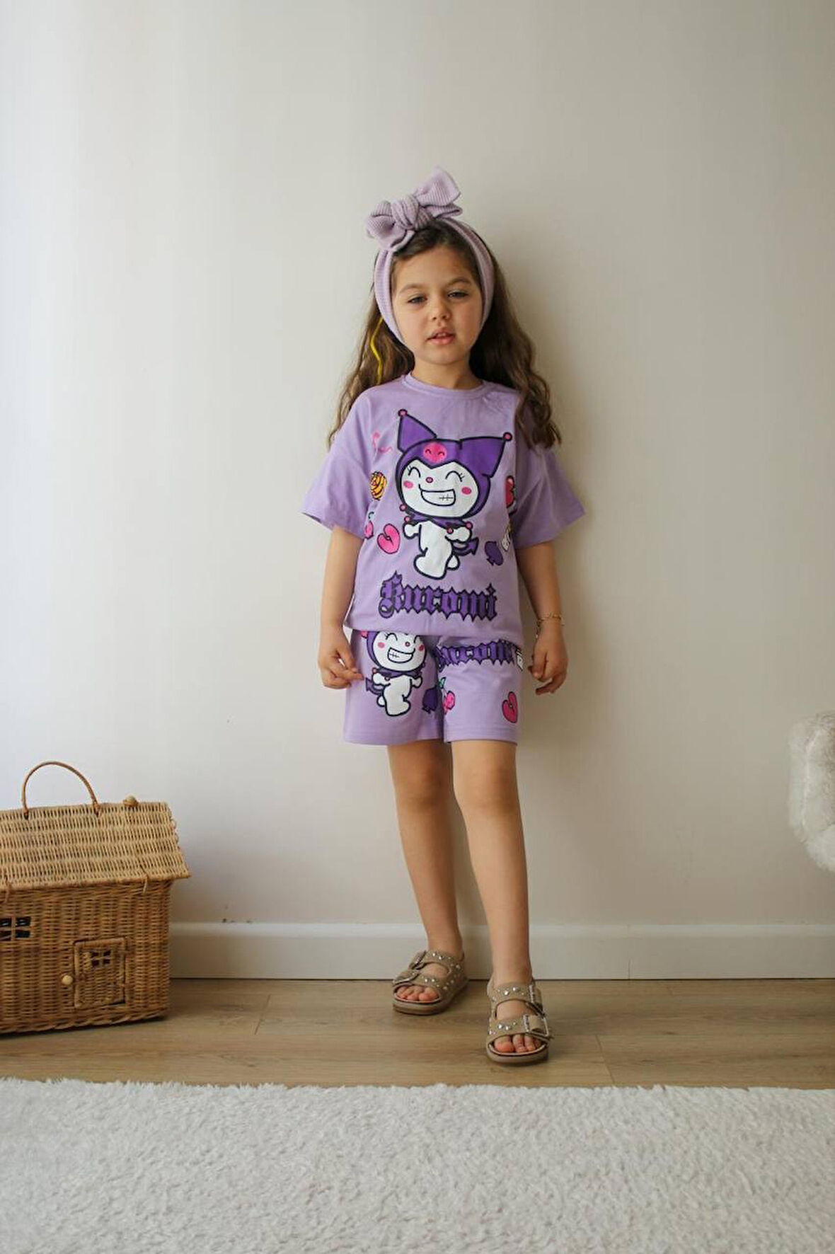 KIZ ÇOCUK KUROMİ MODELLİ BİSİKLET YAKA PAMUK ŞORTLU TAKIM