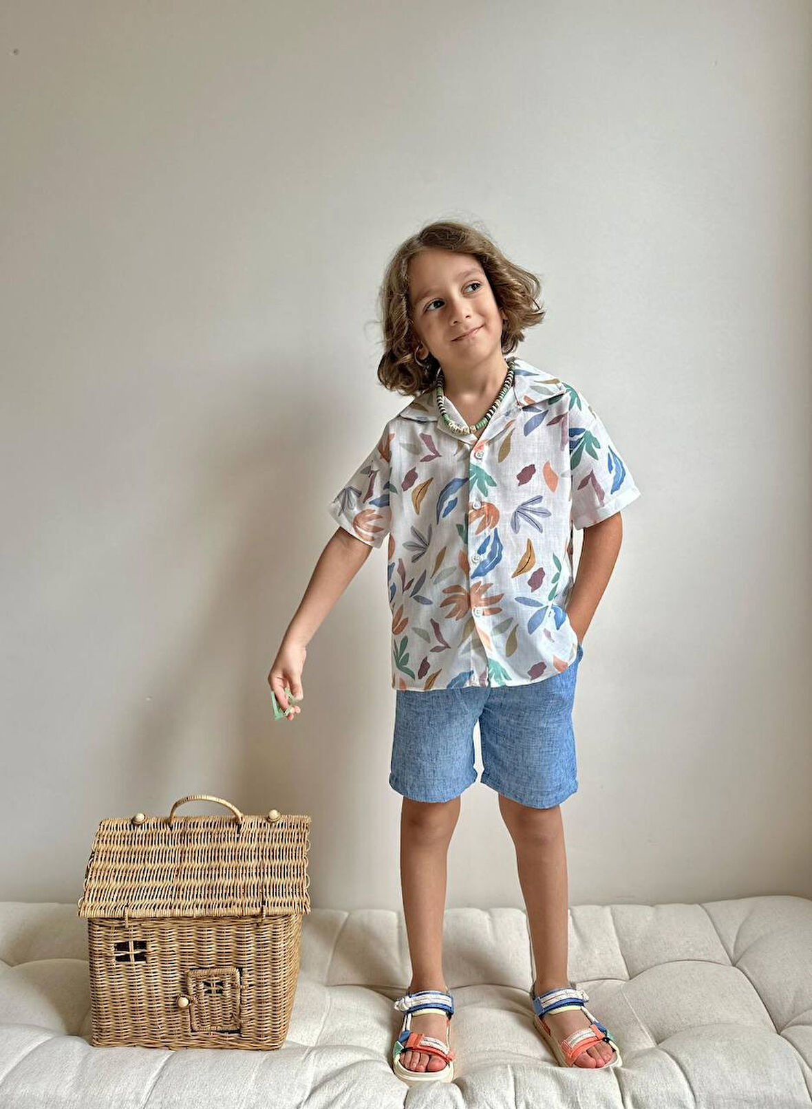 ERKEK ÇOCUK YAPRAK DESENLİ MUSLİN ŞORTLU GÖMLEKLİ PAMUK TAKIM