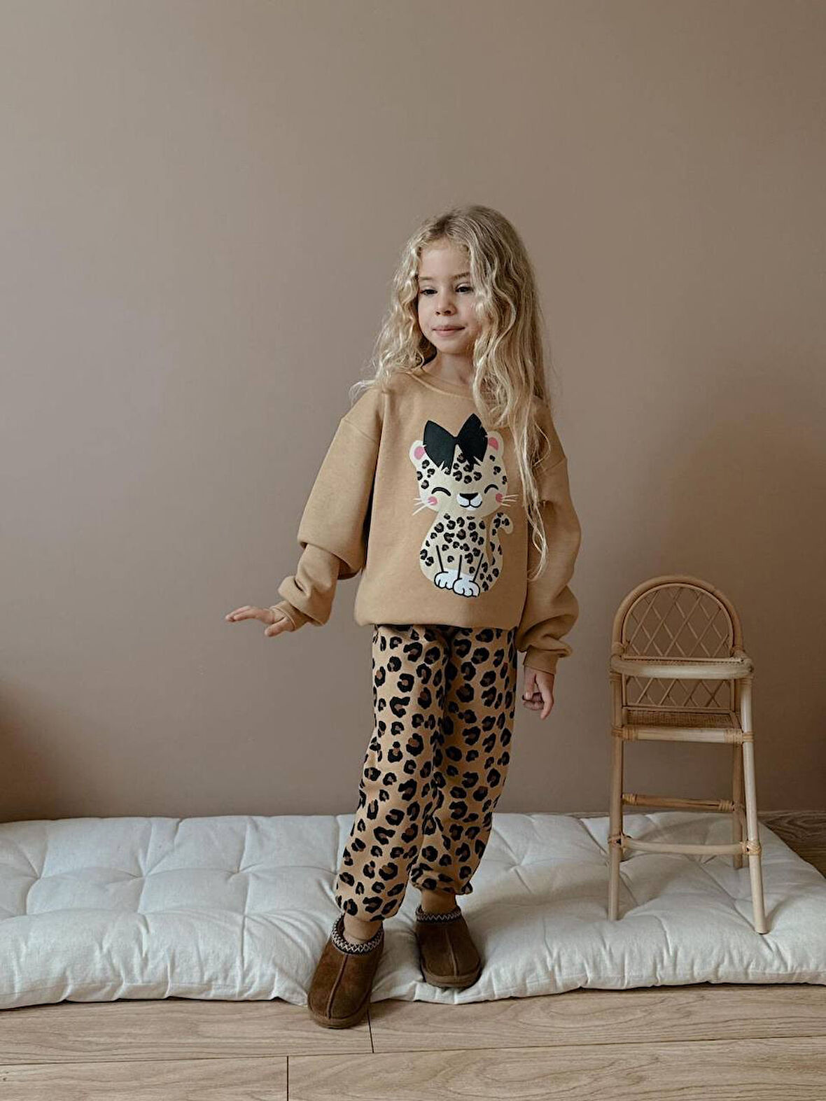 KIZ ÇOCUK KEDİ DESENLİ LEOPAR MODELLİ 3 İPLİK TAKIM