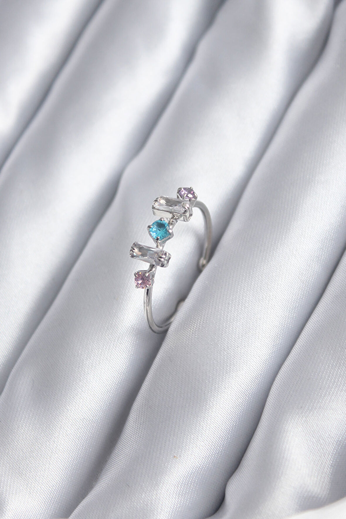 Gümüş Renk Renkli Zirkon Taşlı Kadın Yüzük