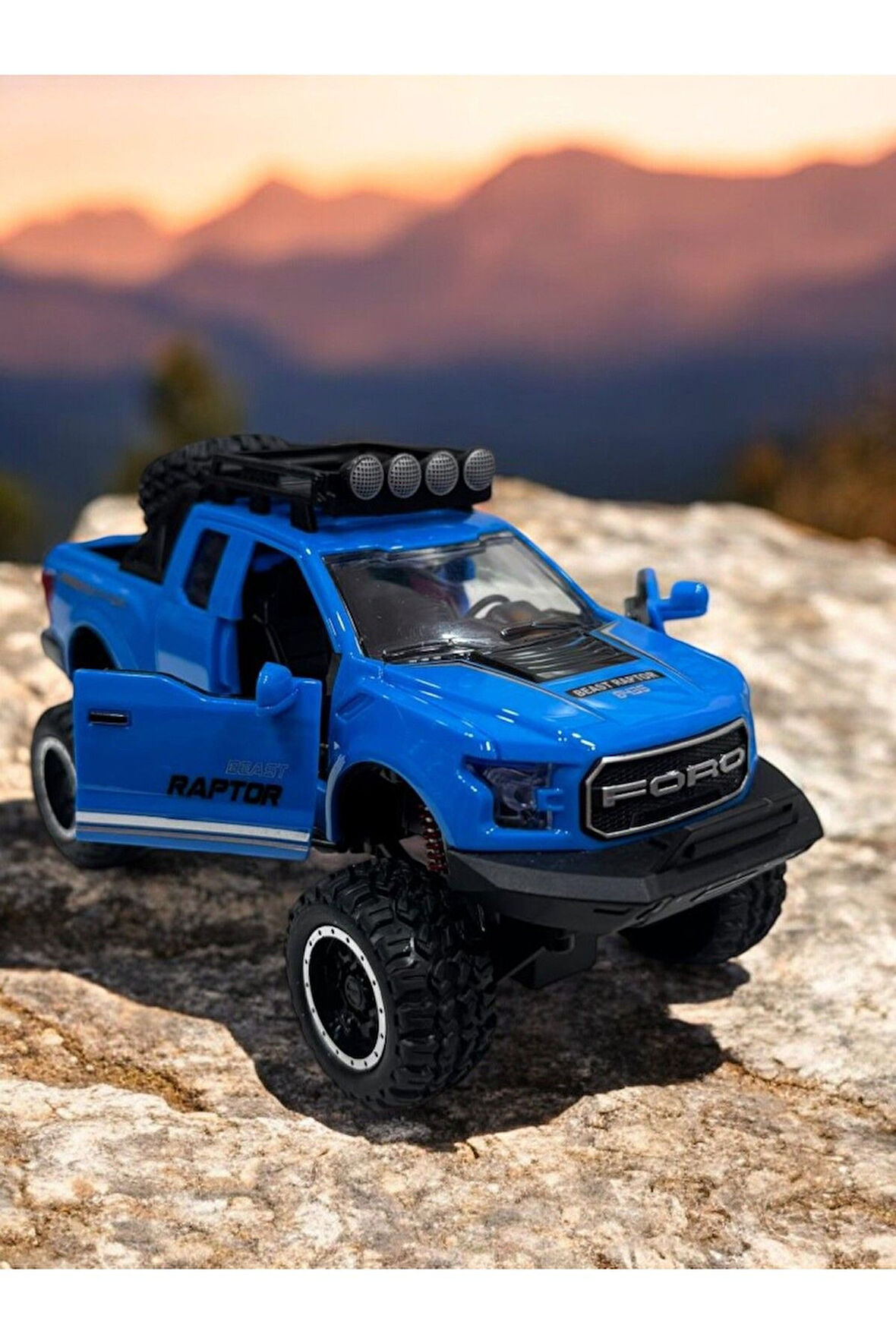 Sürtmeli Sesli Işıklı Müzikli Off-Road Lüks Araba 18 cm Açılabilir Kapı