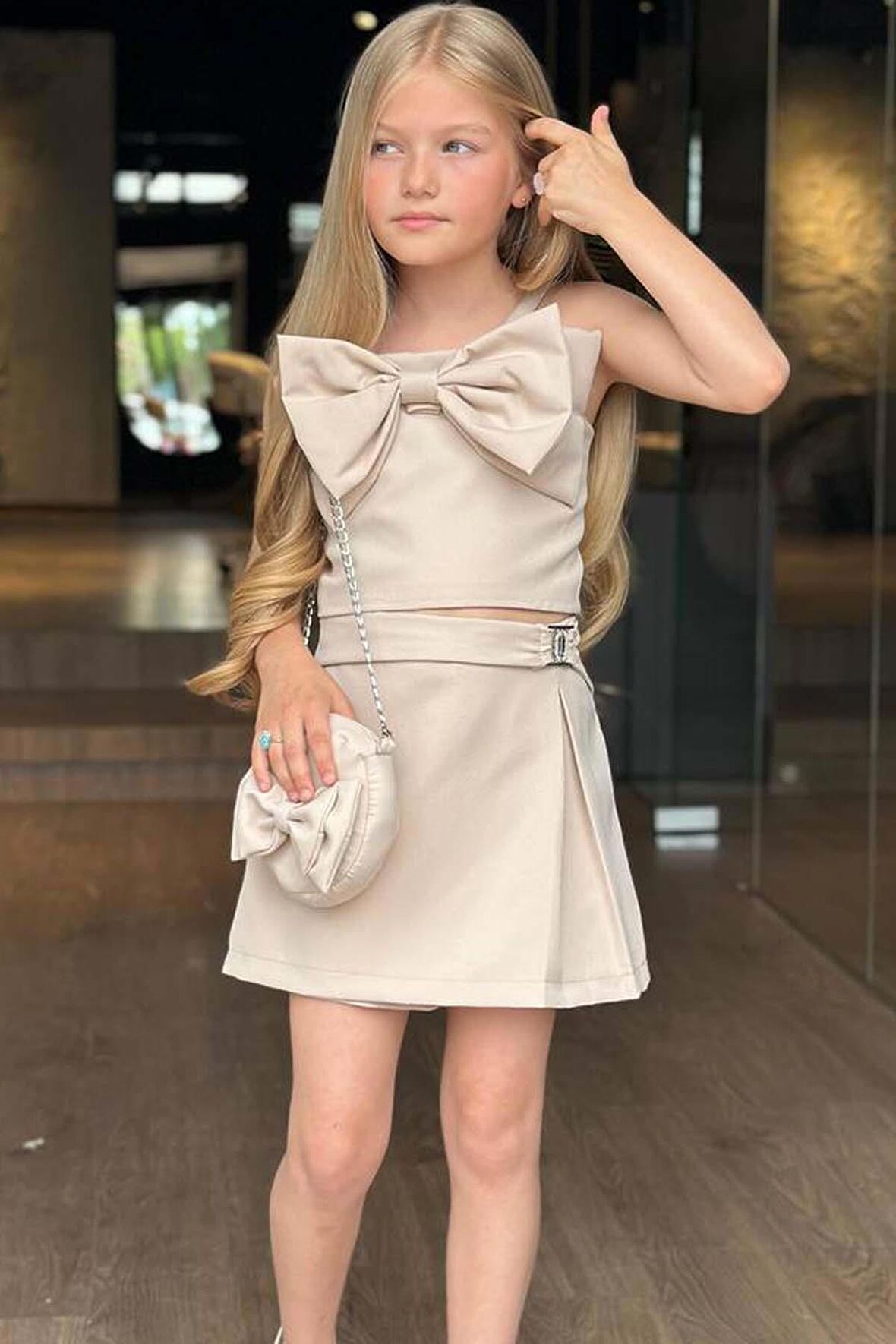 Kız Çocuk Fiyonk Detaylı İp Askılı Bej Şortlu Takım