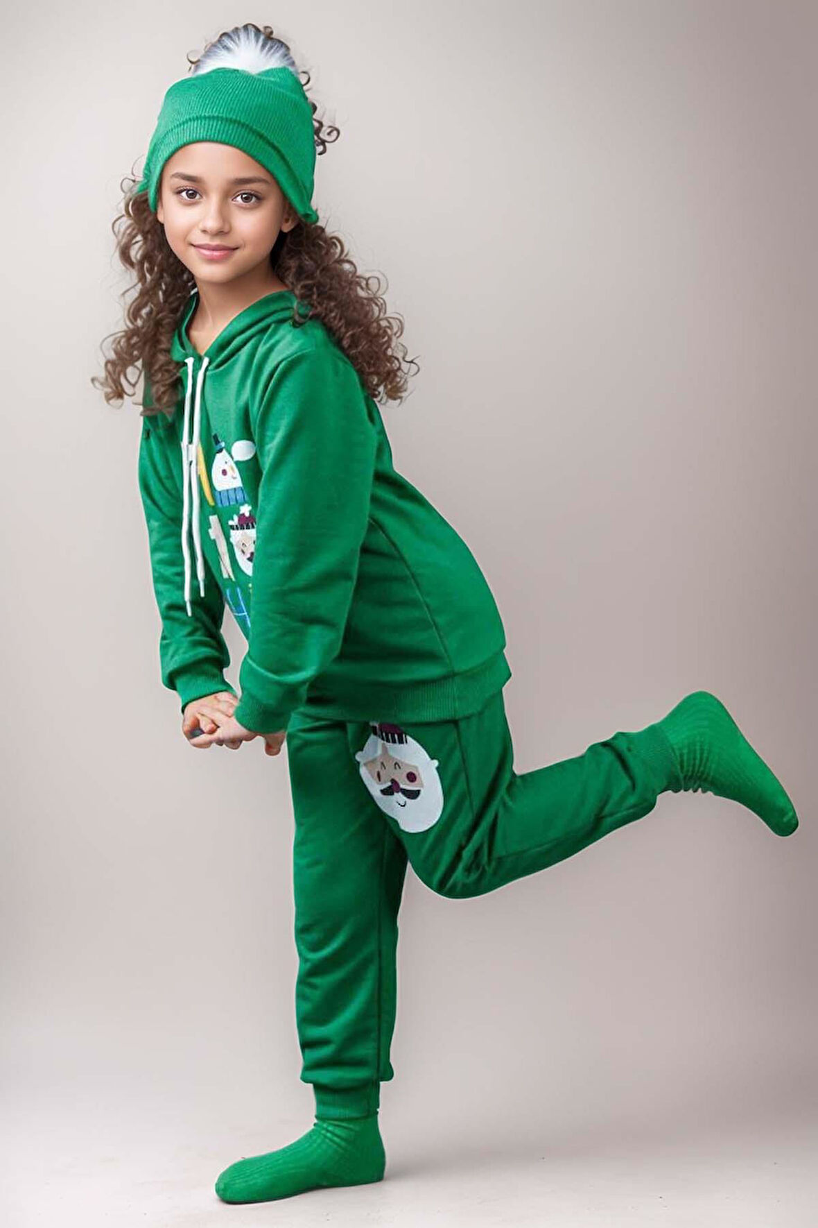 Kız Erkek Çocuk  Kardan Adam ve Yazı Baskılı Bereli Yeni Yıl Yeşil Eşofman Takım