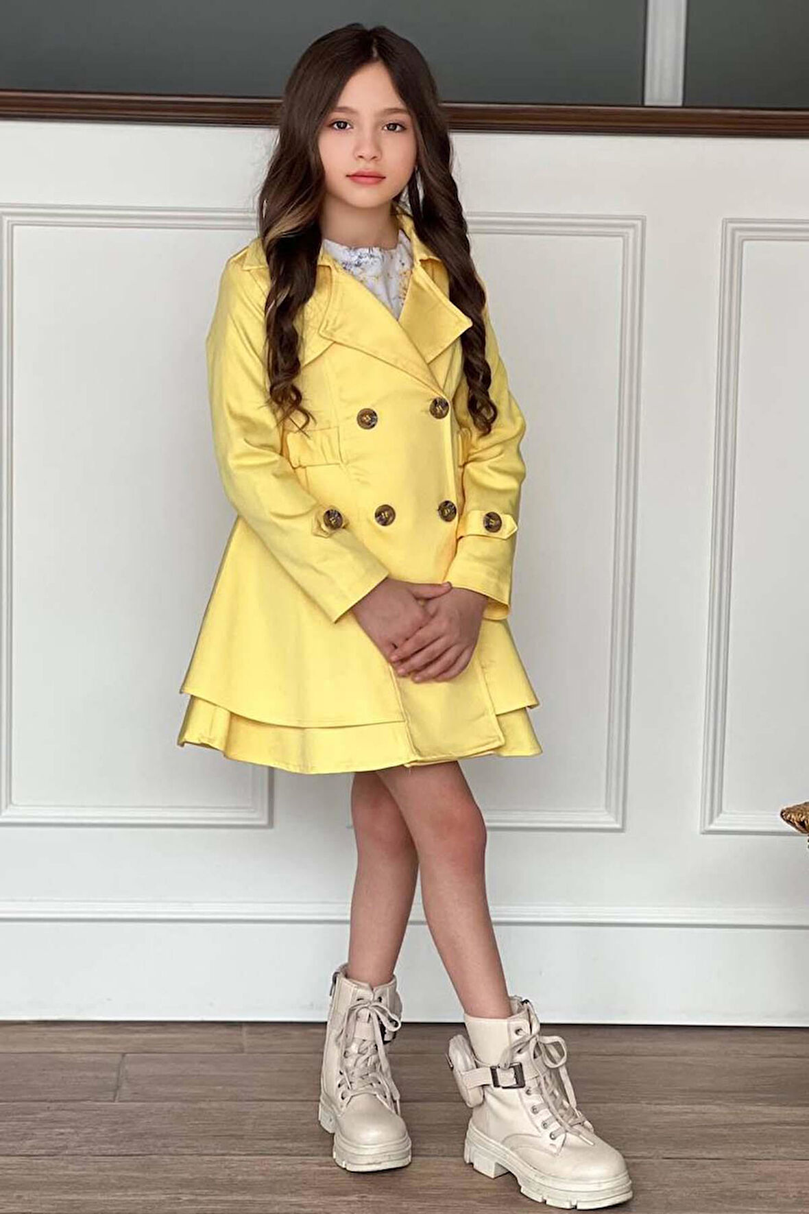 Kız Çocuk Çiçek Desenli Piliseli Limon Sarısı Trençkotlu Elbise