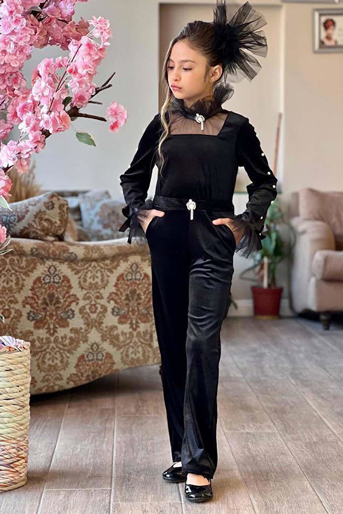 Kız Çocuk Kolları İnci İşlemeli Yakası Tül Detaylı Kare Yaka Kadife Siyah Tulum
