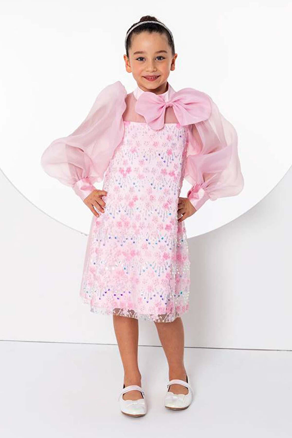 Kız Çocuk Üzeri Çiçek Pulpayet İşlemeli Omuzda Fiyonk Detaylı Şeffaf Tül Balon Kollu Pembe Elbise