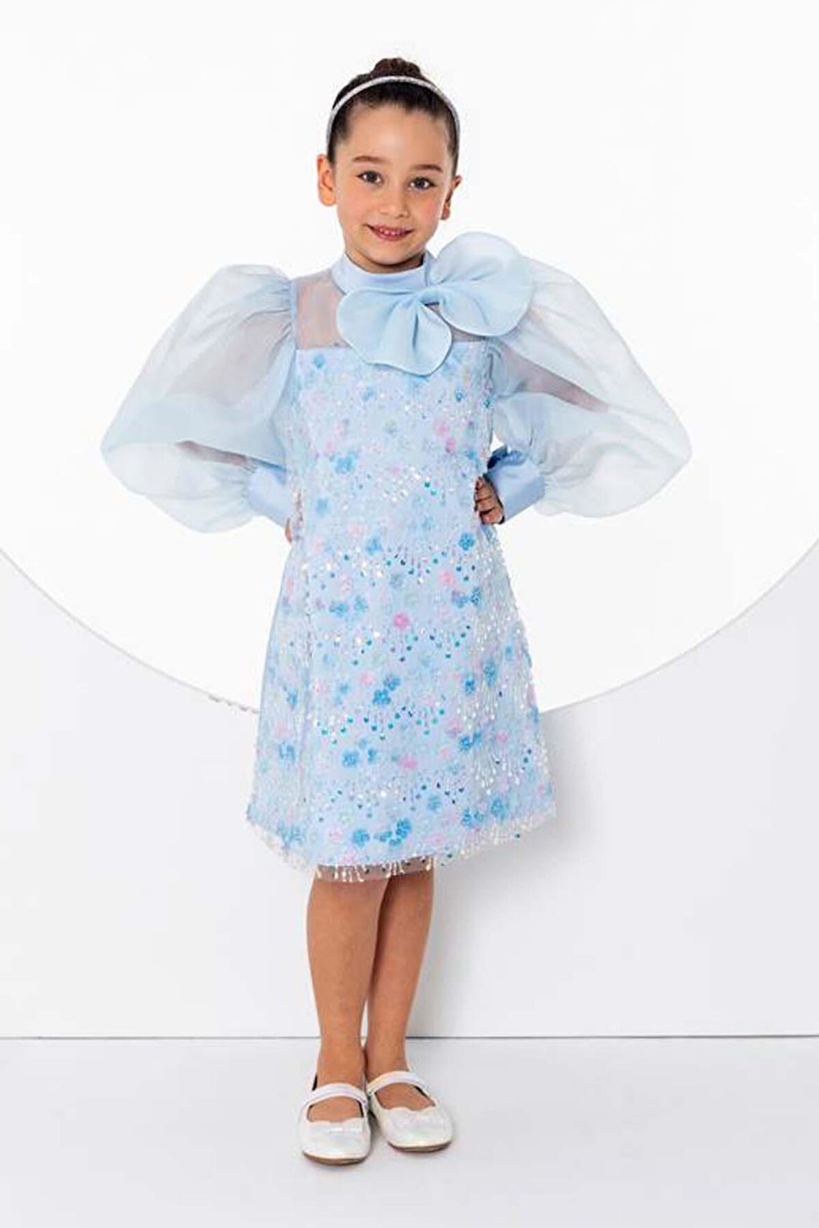Kız Çocuk Üzeri Çiçek Pulpayet İşlemeli Omuzda Fiyonk Detaylı Şeffaf Tül Balon Kollu Mavi Elbise