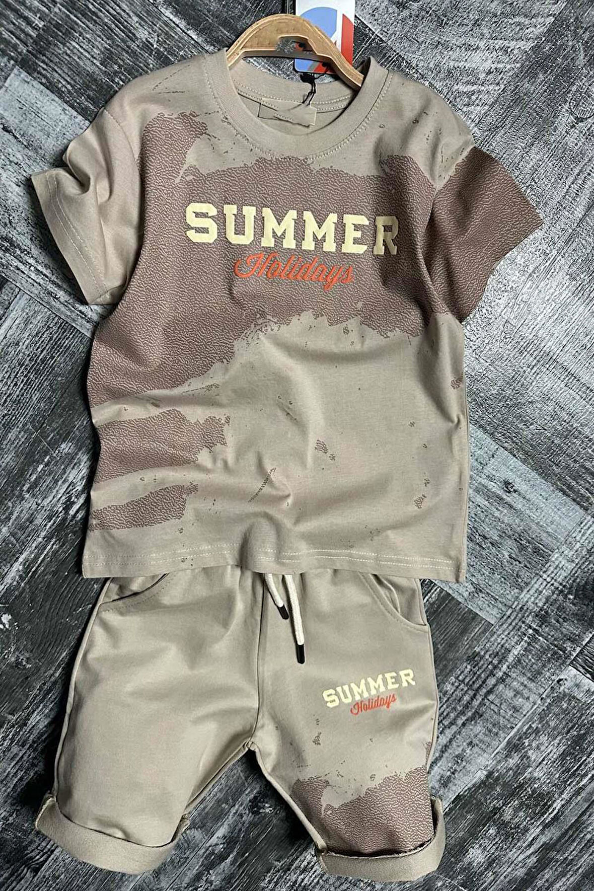 Erkek Çocuk Summer Yazı Baskılı  Cep ve İp Detaylı Bej Şortlu Takım