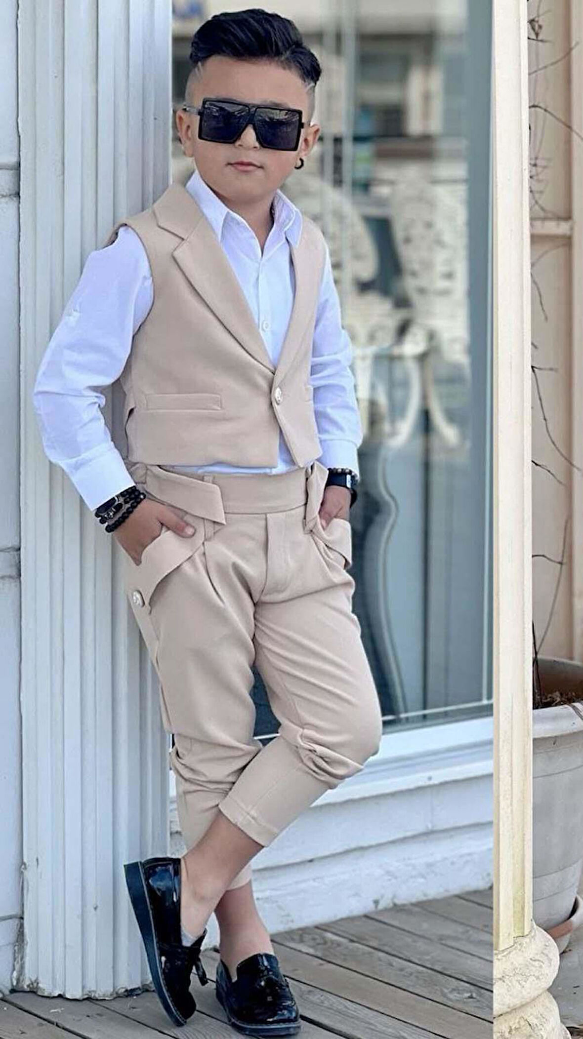 Erkek Çocuk Gümüş Düğme Detaylı Yelek Gabardin Beyaz Gömlek Krem Alt Üst Takım