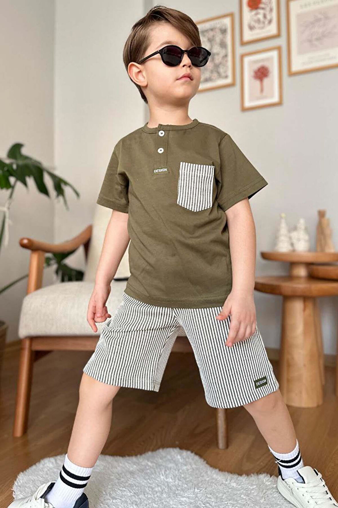 Erkek Çocuk Kapak Cepli Düğme Detaylı Haki T-Shirt Çizgili İp Detaylı Şortlu Takım