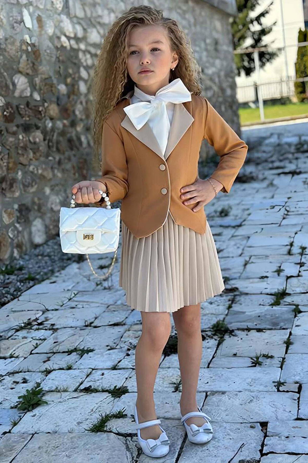 Kız Çocuk Yakası Kurdele Bağlama Detaylı Şifon Gömlek Blazer Ceket Pliseli Bej Etekli Takım