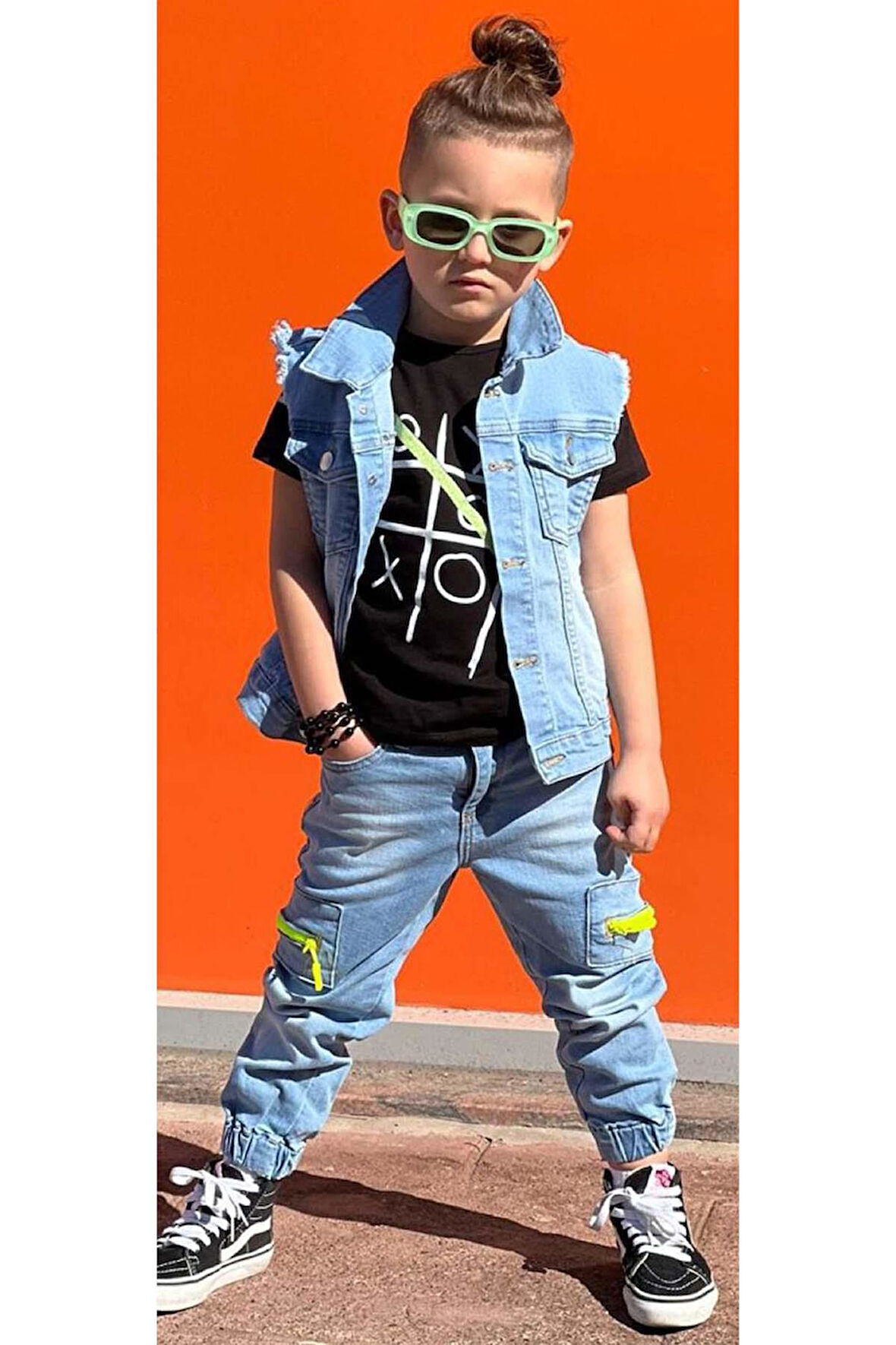 Erkek Çocuk Sırt Baskılı Sıfır Kol Jean Ceket Xox Detaylı T-shirt Jean Alt Üst Takım