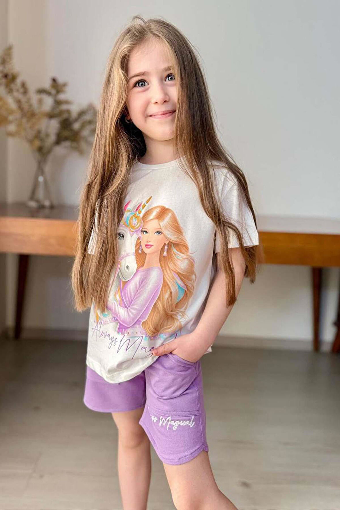 Kız Çocuk Üzeri Digital Bebek ve At Baskılı Yazı Detaylı T-shirt Lila Şortlu Takım