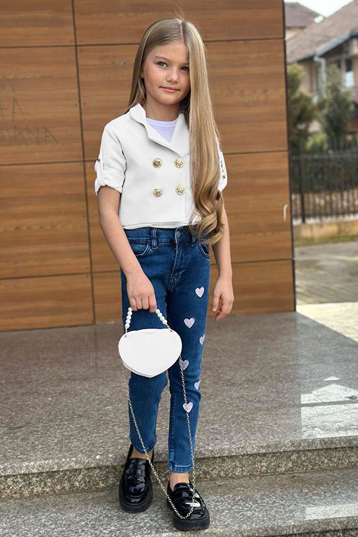 Kız Çocuk Gümüş Düğme Detaylı Beyaz Blazer Ceket Kalp Detaylı Jean Pantolon Alt Üst Takım