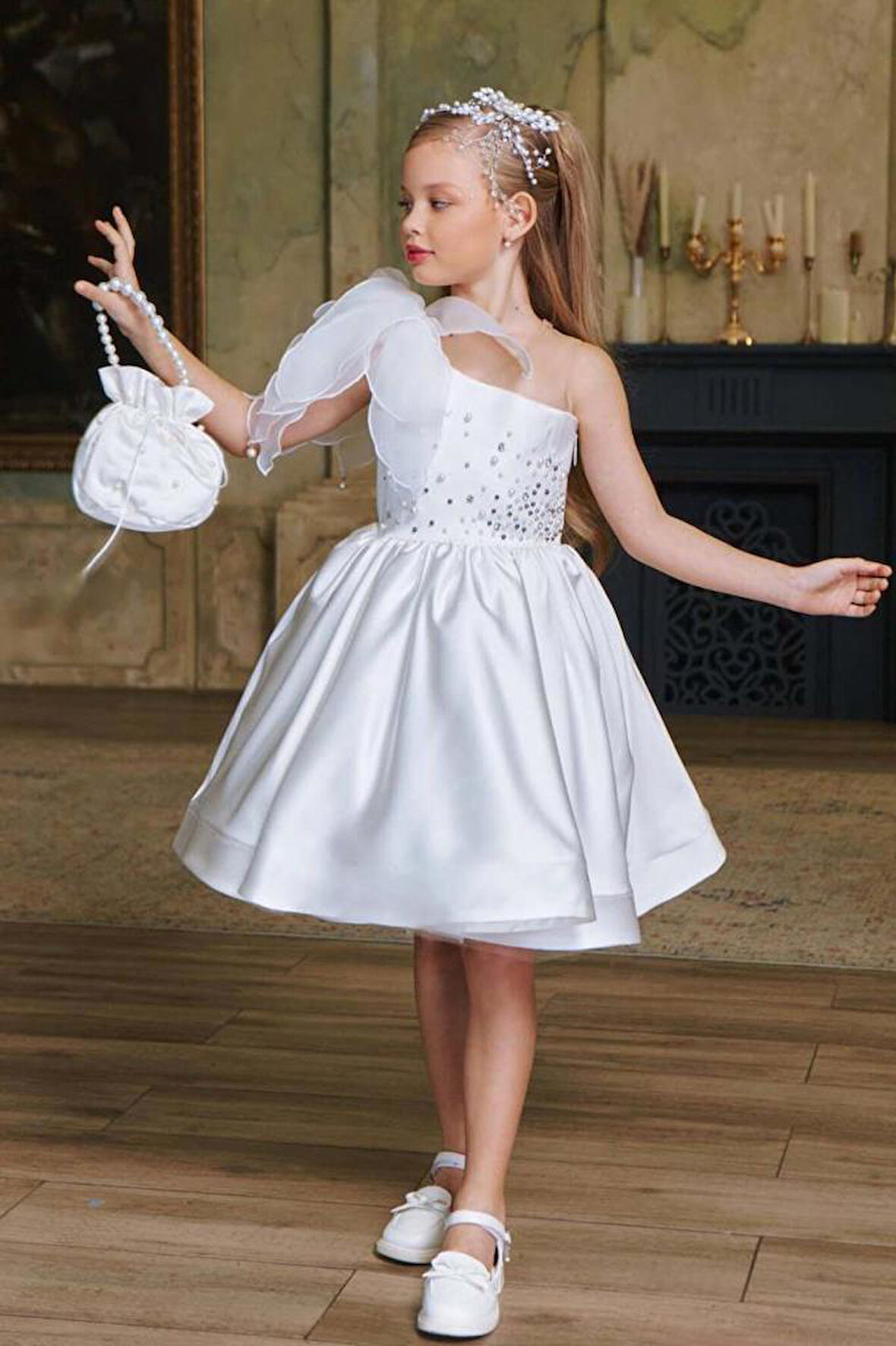 Kız Çocuk Göğsü İnci Taş İşlemeli Tek Omuz Şeffaf Askılı Eteği Kabarık Beyaz Abiye