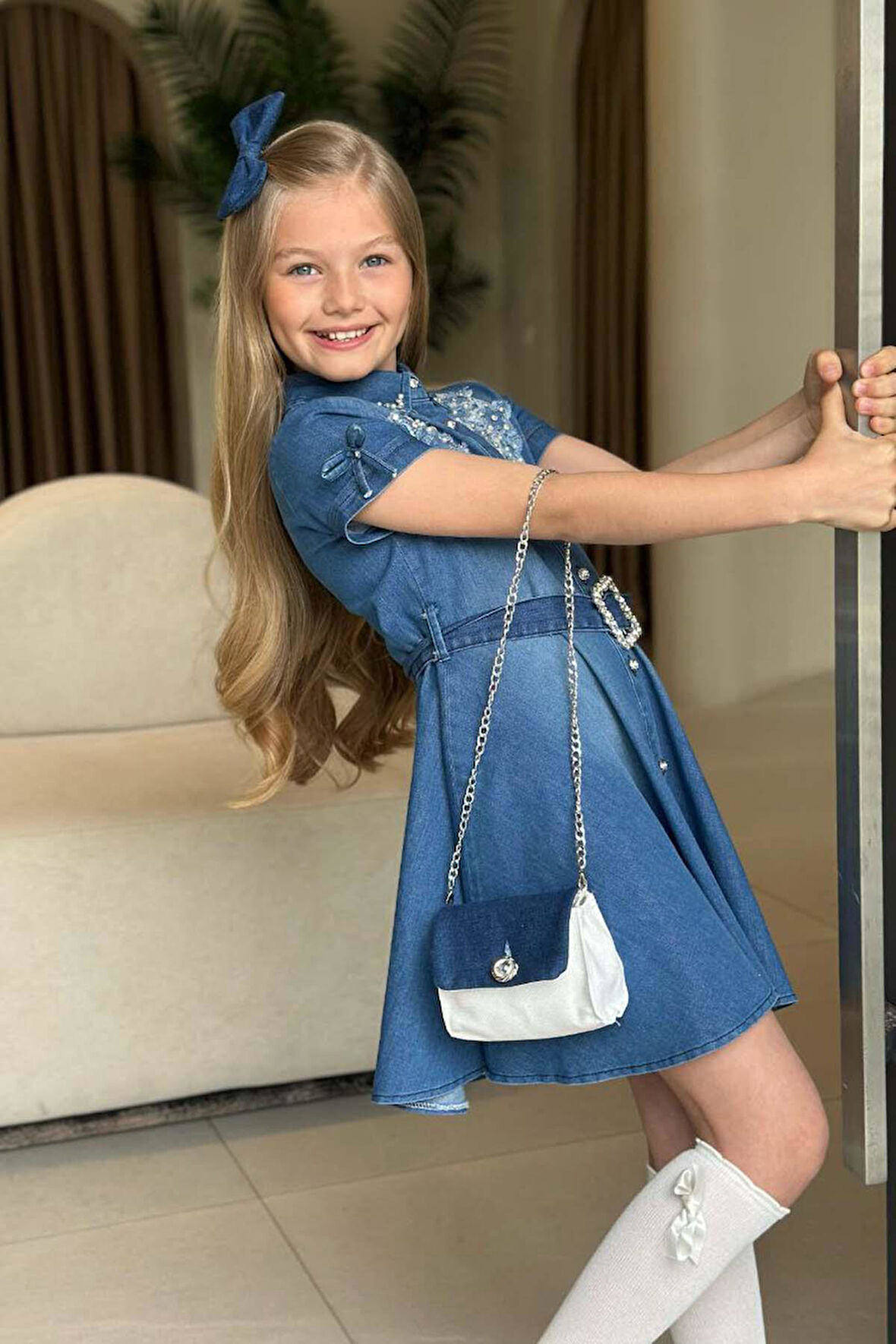 Kız Çocuk Gömlek Yaka Taş Düğmeli Üzeri İnci Yıldız İşlemeli Mavi Kot Elbise