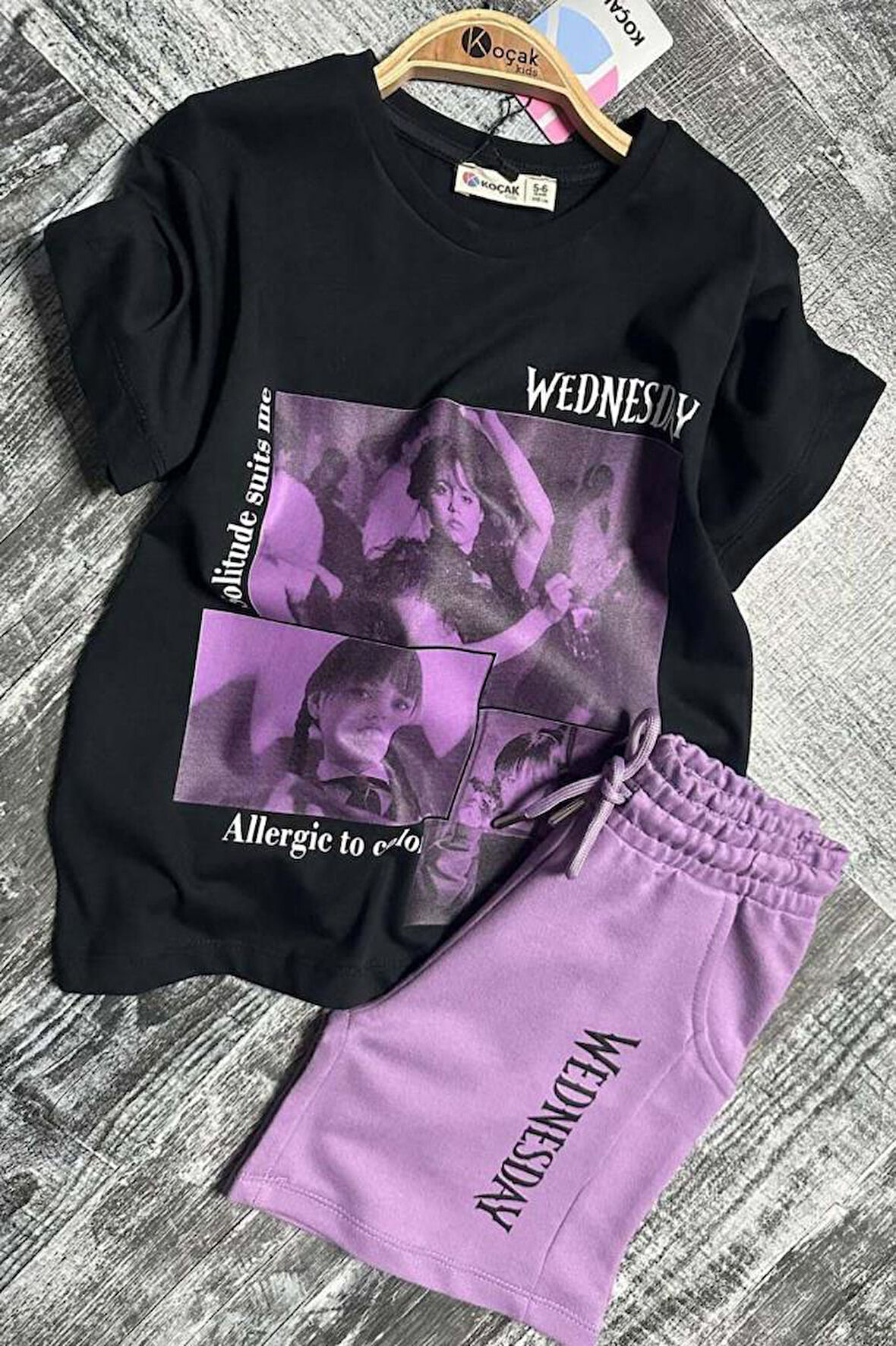 Kız Çocuk Wednesday Baskı Figürlü ve Yazı Baskılı Penye T-Shirt Lila Şortlu Takım