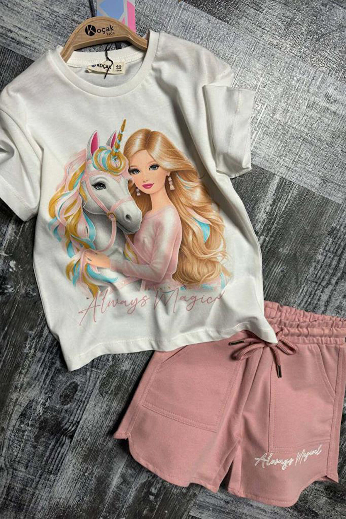 Kız Çocuk Üzeri Digital Bebek ve At Baskılı Penye T-Shirt Pudra Şortlu Takım