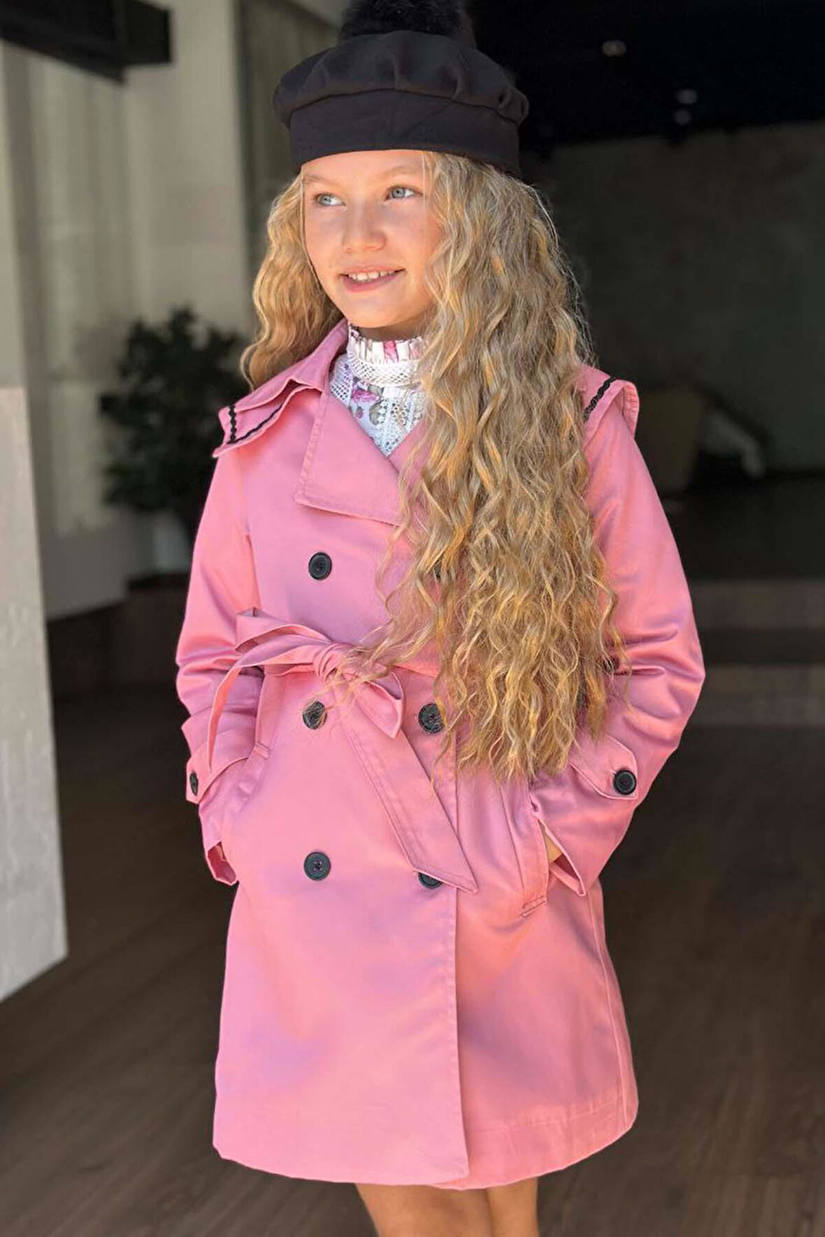 Kız Çocuk Üzeri Dantel İşlemeli Elbise Çift Cep Detaylı Kemerli Pembe Trençkot