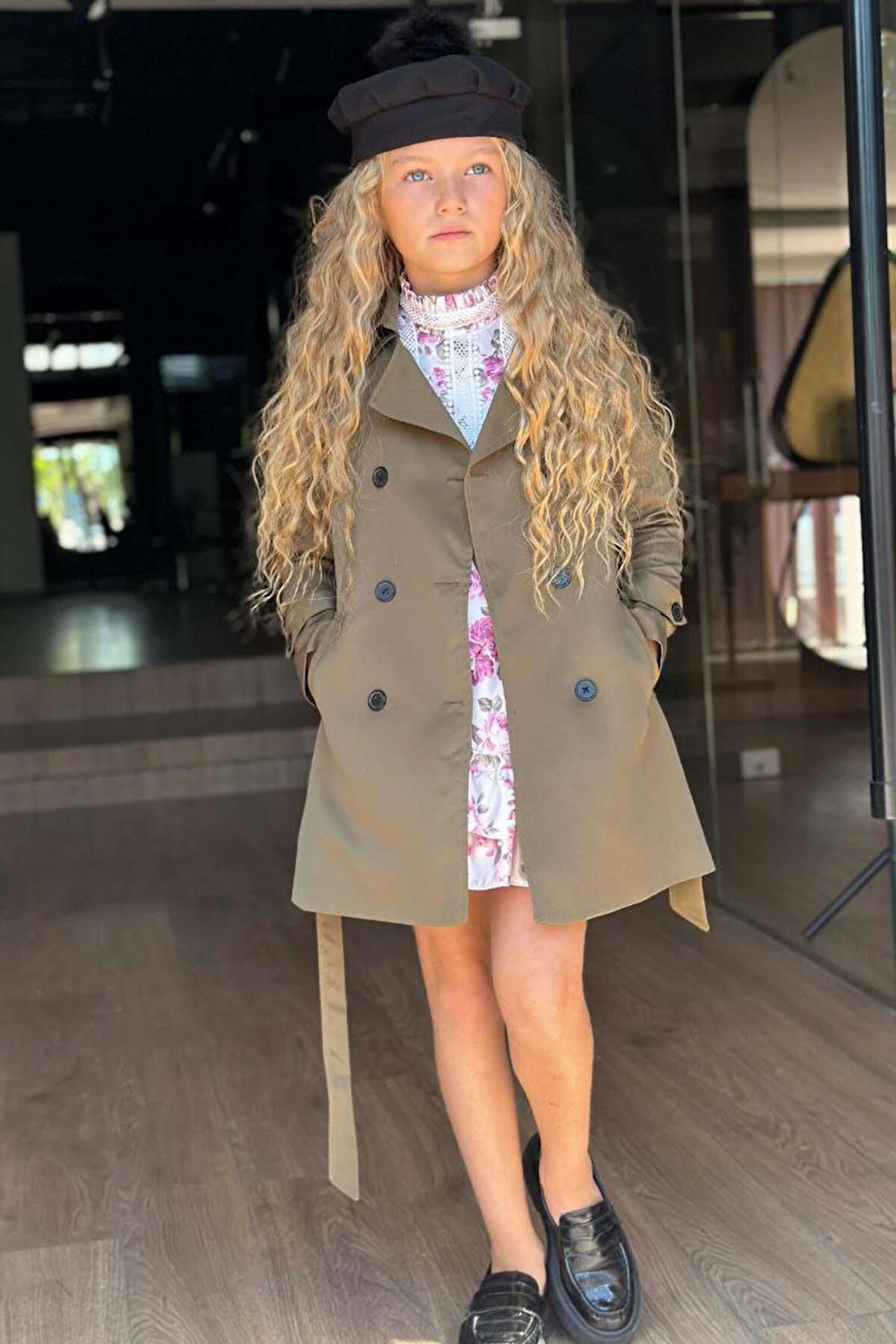 Kız Çocuk Üzeri Dantel İşlemeli Elbise Çift Cep Detaylı Kemerli Yeşil Trençkot