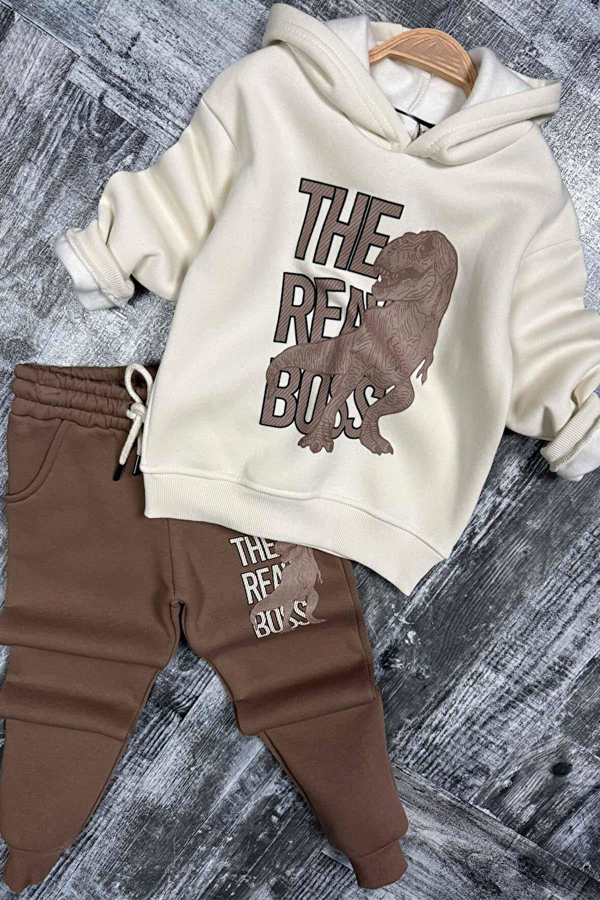 Erkek Çocuk Önü Yazı Ve Dino Baskılı Kapşonlu Sweatshirt 3 İplik Kahverengi Eşofman Takım