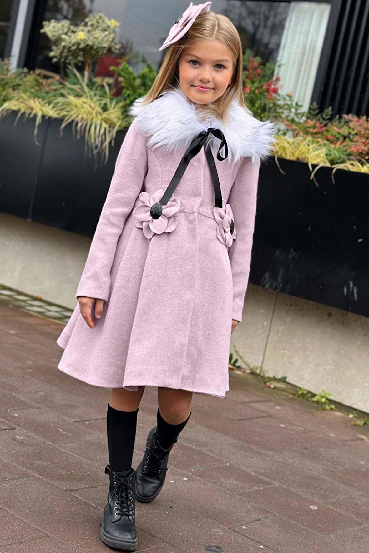 Kız Çocuk Kürk Yakalı Önü Çiçek Ve Elmas Taş Detaylı Pudra Kaşe