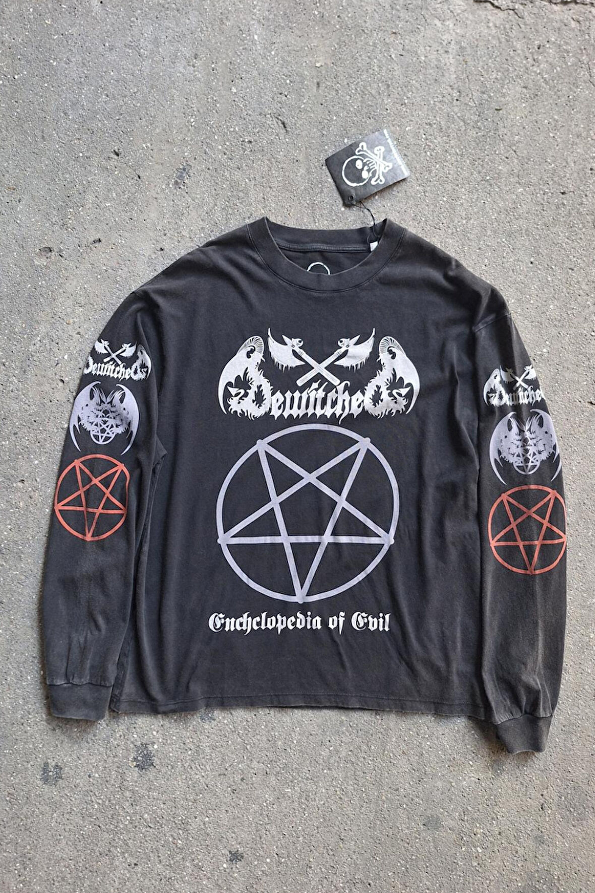 ''Bewitched'' Uzun Kol T-shirt