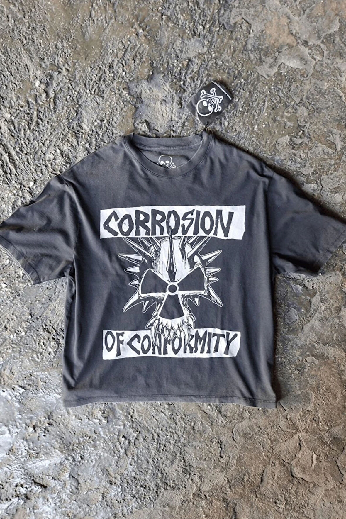 '' Corrosion of Comformity '' Boxy FitT-shirt