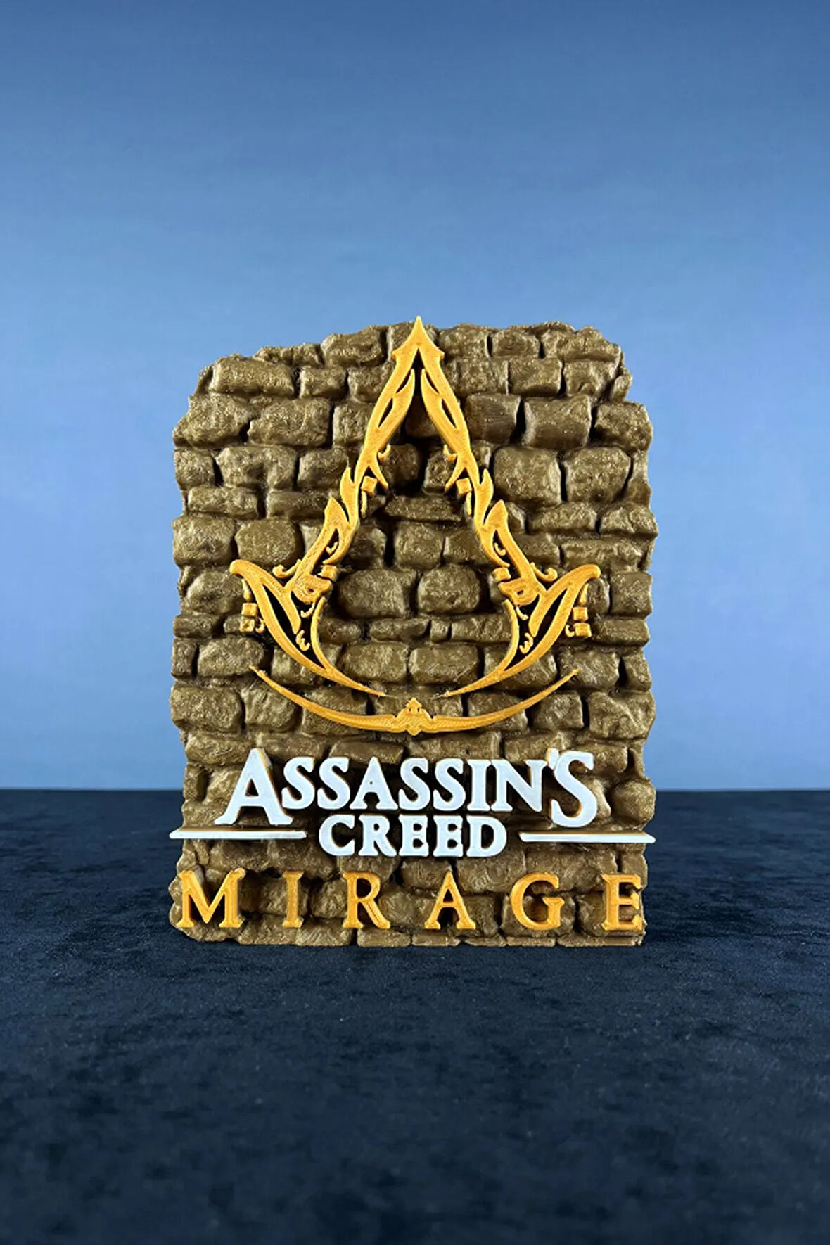 Assassin's Creed Mirage Logo Figür - Benzersiz ve Premium Koleksiyon Parçası