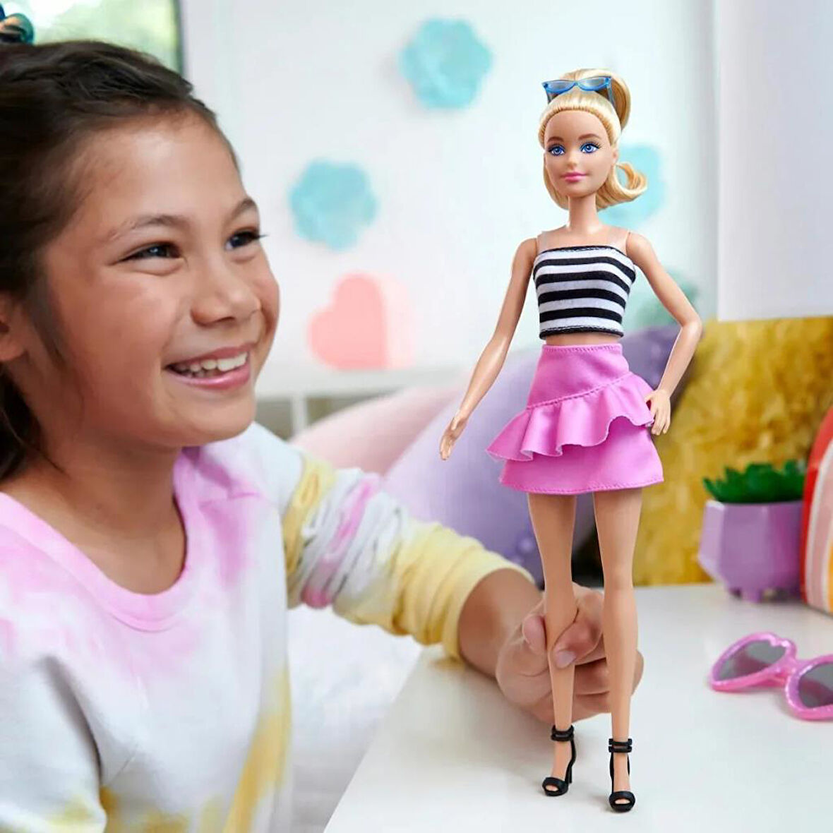 Mattel Barbie Fashionistas Büyüleyici Par Bebeği HRH11-FBR37