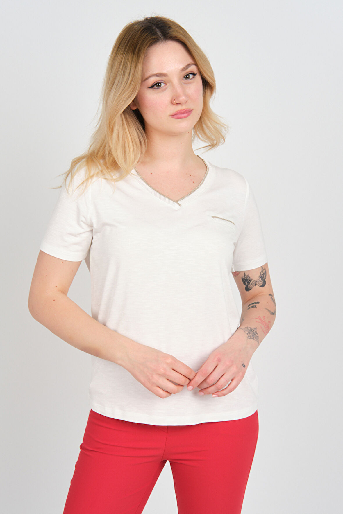 Ella Camelia Kadın Simli Süs Cepli V Yaka Kısa Kollu Bluz 24E038 Ekru