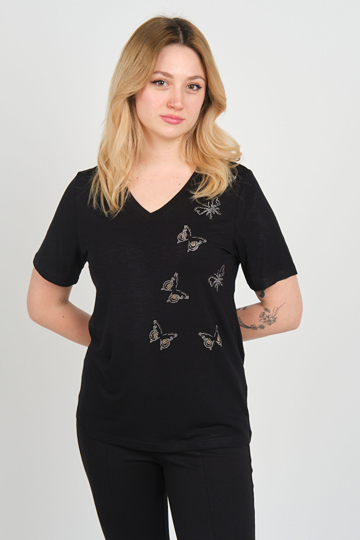 Ella Camelia Kadın Kelebek Şekilli Taş Süslemeli V Yaka Kısa Kollu Bluz 24E047 Siyah