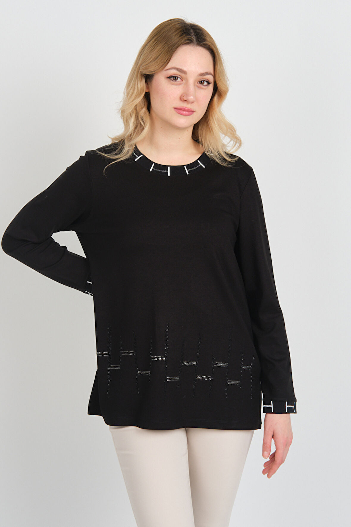 Detay Triko Kadın Taş İşlemeli Kolları ve Yakası Simli Yandan Yırtmaçlı Anne Bluz 5704 Siyah