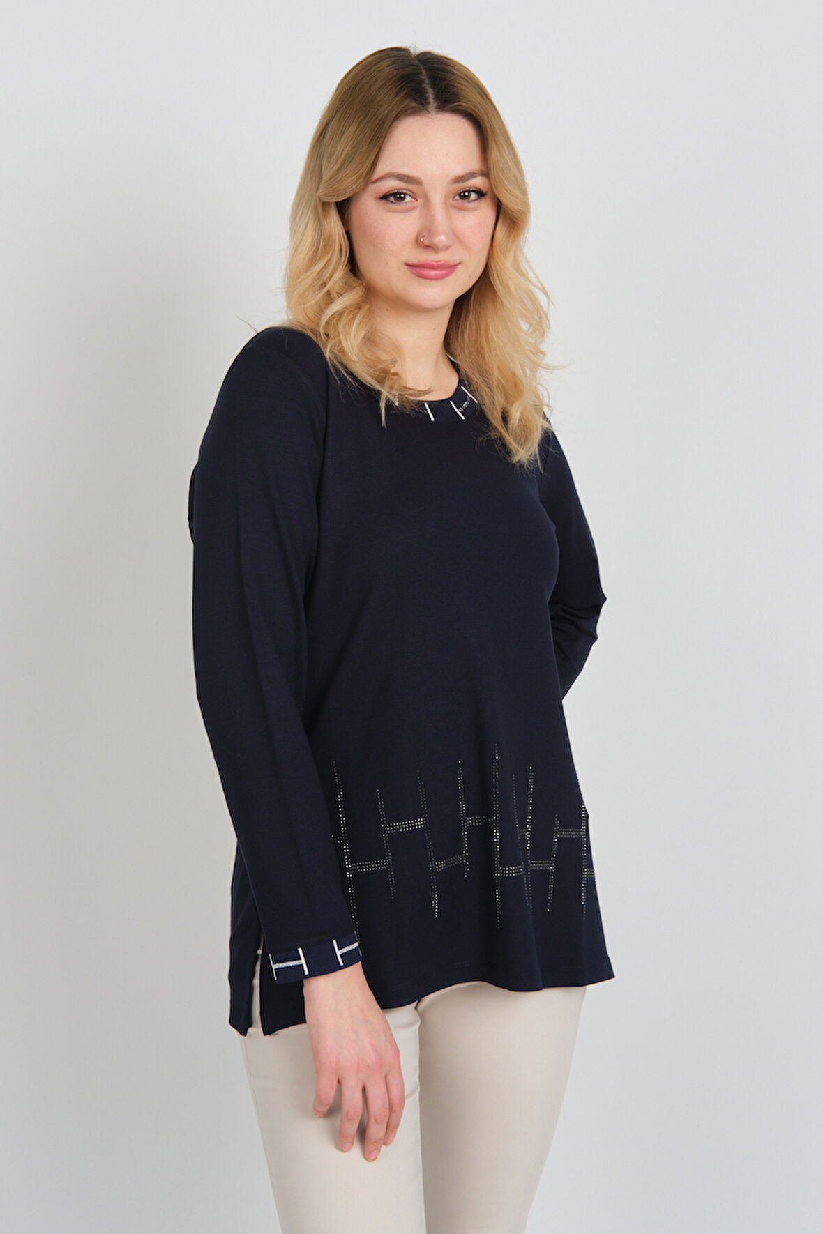 Detay Triko Kadın Taş İşlemeli Kolları ve Yakası Simli Yandan Yırtmaçlı Anne Bluz 5704 Lacivert