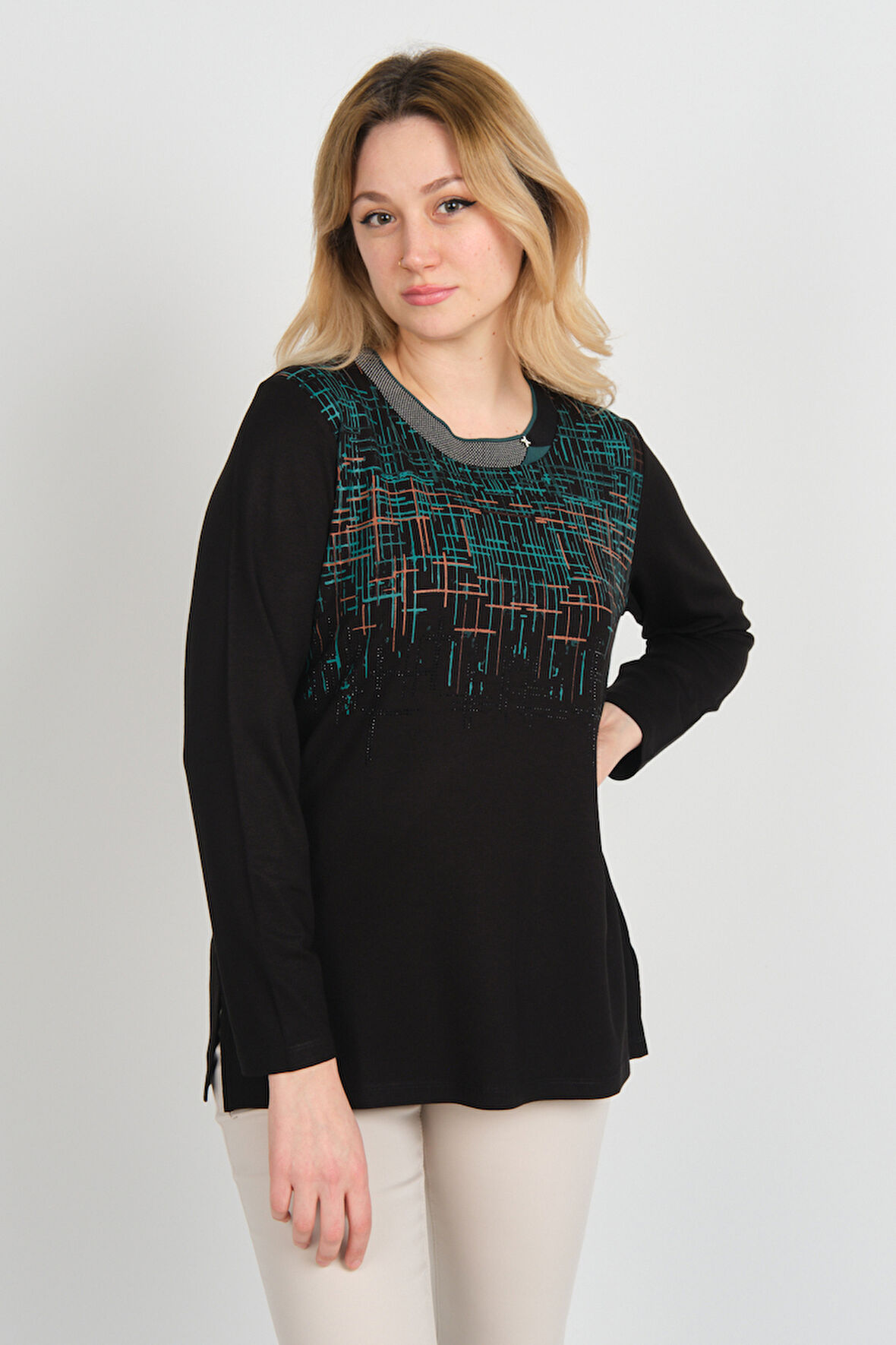 Detay Triko Kadın Taş Detaylı Desenli Yanları Yırtmaçlı Uzun Kol Anne Bluz 5741 Siyah