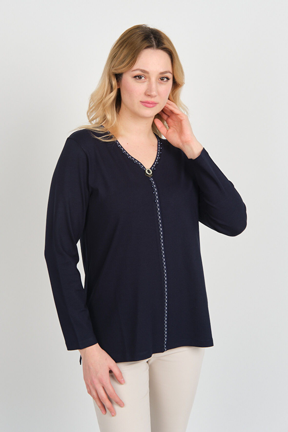 Detay Triko Kadın Boncuk İşlemeli Süs Düğme Detaylı Uzun Kol Anne Bluz 5752 Lacivert
