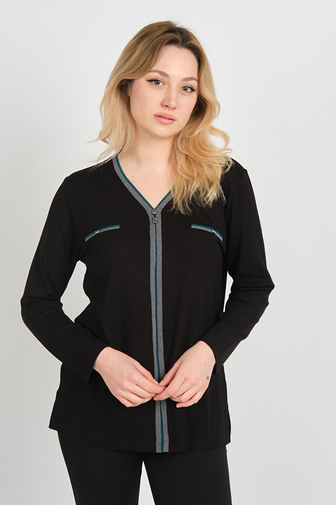 Detay Triko Kadın Süs Cepli Toka Detaylı Uzun Kol Anne Bluz 5717 Siyah