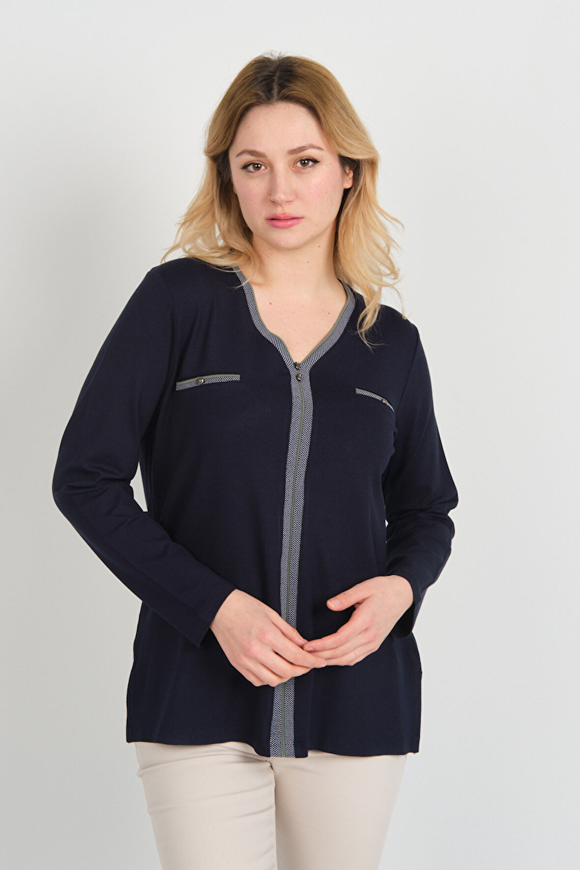 Detay Triko Kadın Süs Cepli Toka Detaylı Uzun Kol Anne Bluz 5717 Lacivert