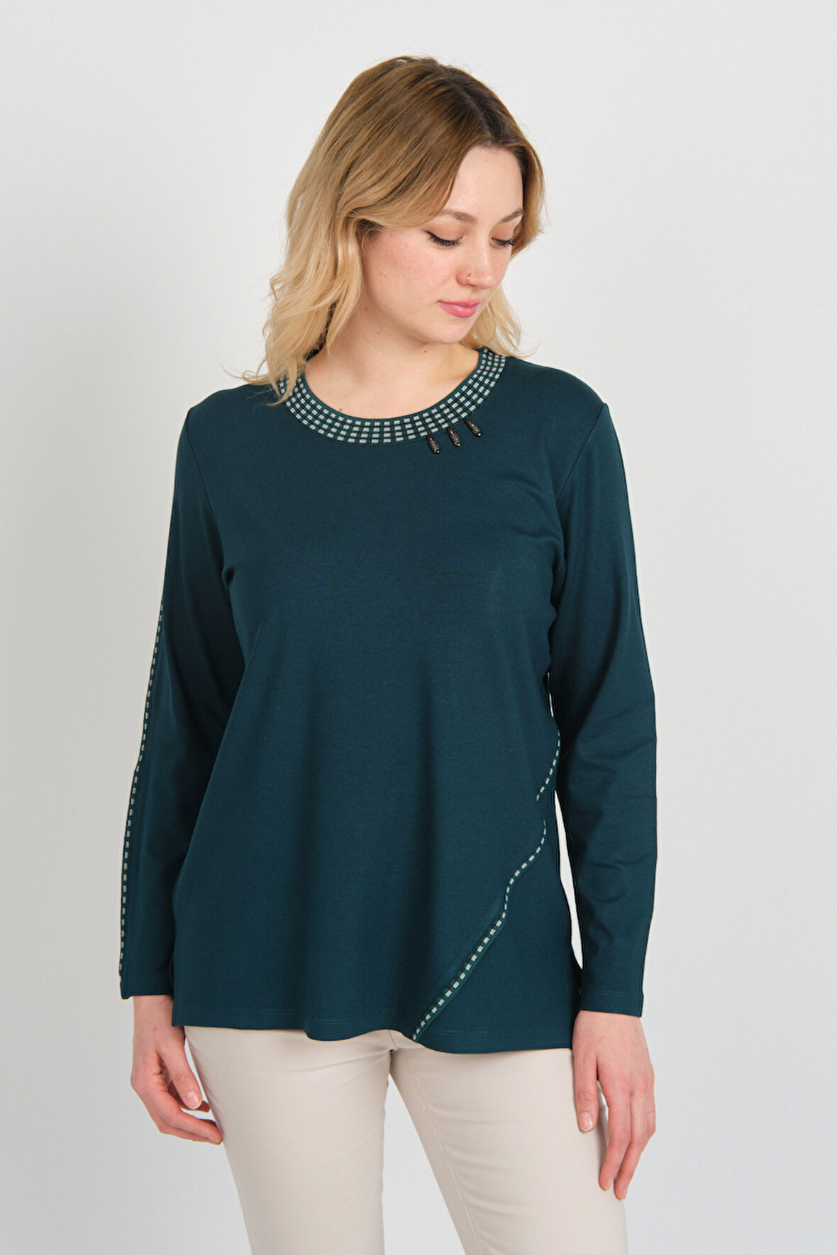 Detay Triko Kadın Yakası ve Tek Kolu Desenli Taşlı Metal Aksesuarlı Anne Bluz 5714 Zümrüt