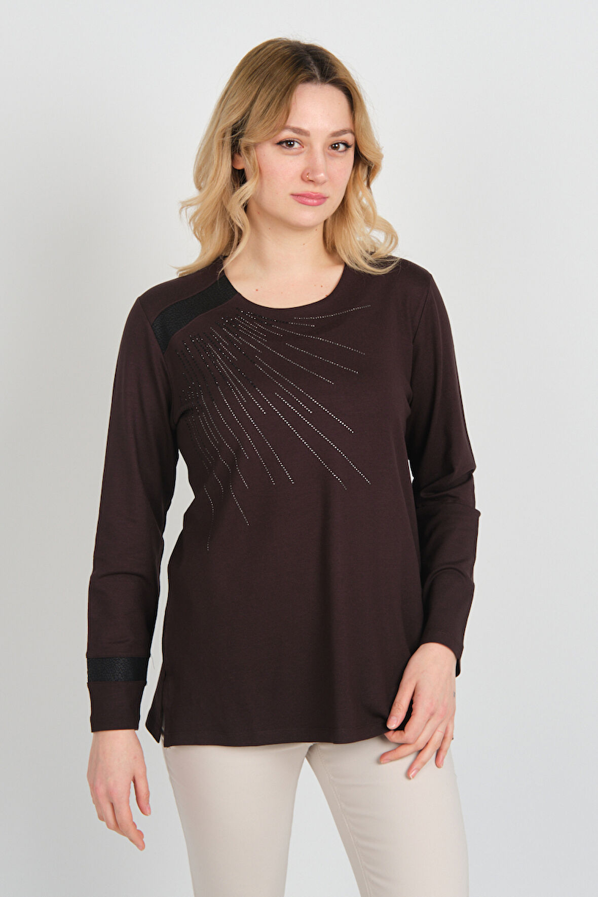 Detay Triko Kadın Taş İşlemeli Bisiklet Yaka Yanları Yırtmaçlı Anne Bluz 5750 Kahverengi