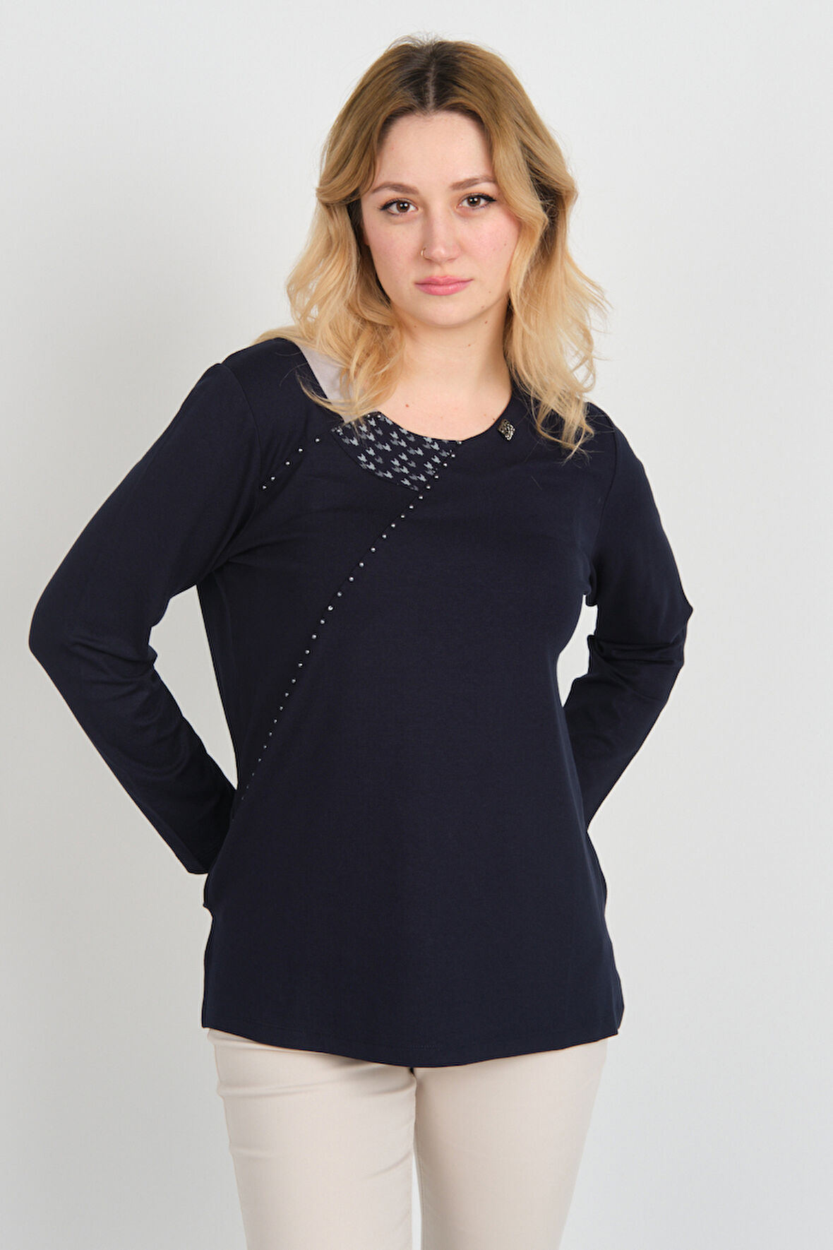 Detay Triko Kadın Yaka Detaylı Boncuk İşlemeli Yandan Yırtmaçlı Anne Bluz 5725 Lacivert