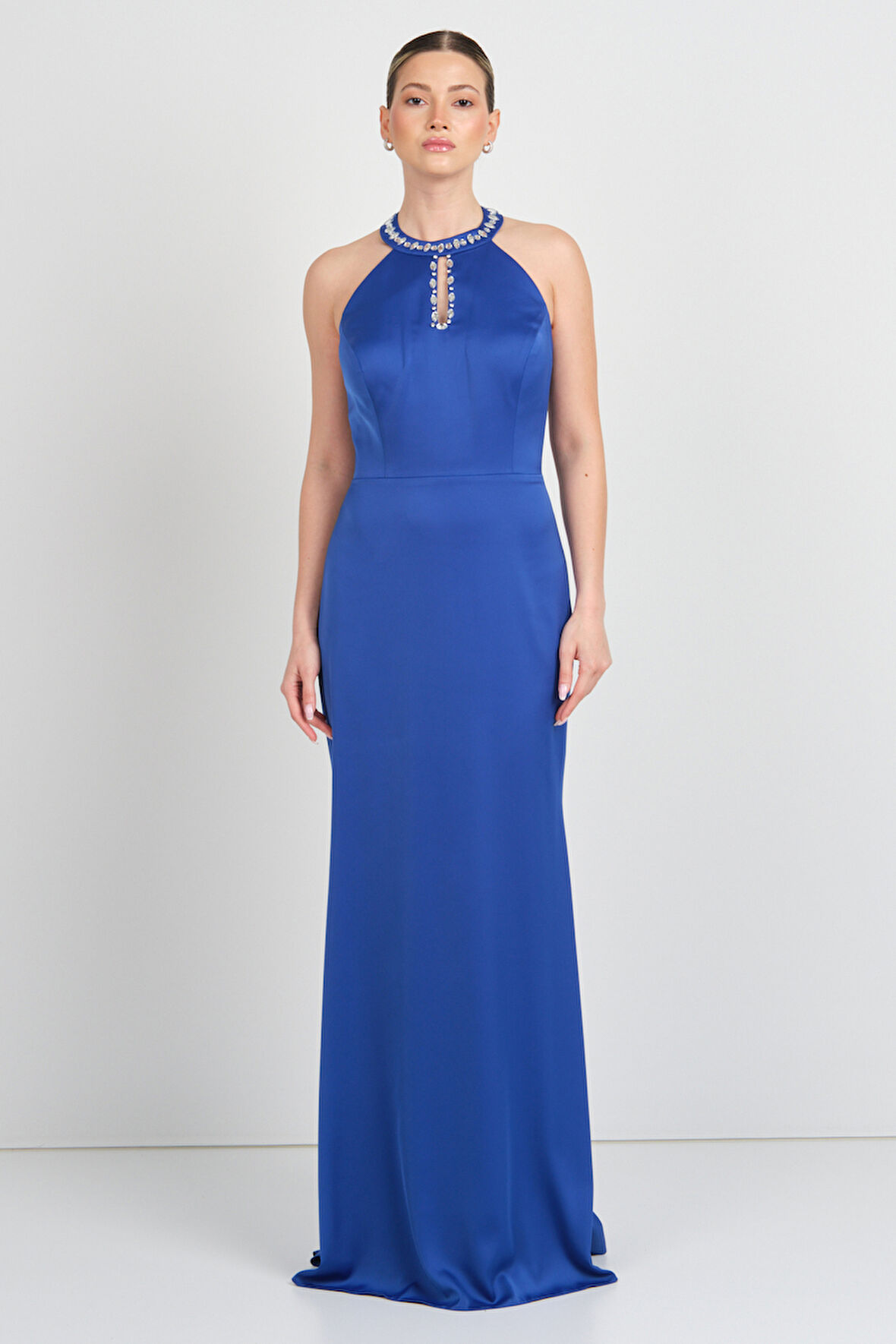 Saygın Kadın Halter Yaka ve Yakası Taşlı Balık Form Saten Abiye Elbise 5620 Saks